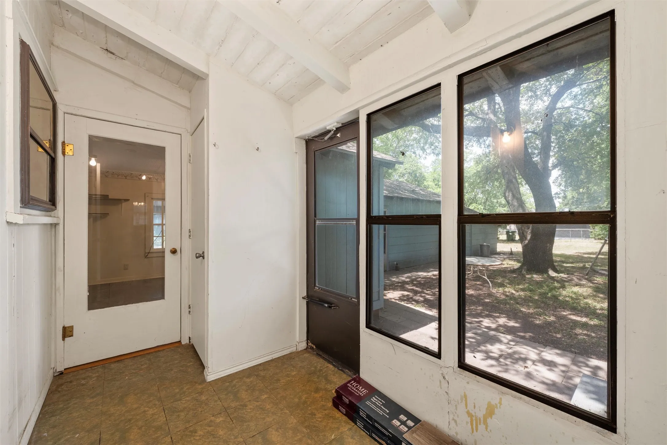 Single Family Residence For Sale in Mc Lennan County , 207 N Marable Street, West, Texas 76691, 3 Bedrooms, 2 Bathrooms, 2 Garage spaces, 1,721 Sqft, built in 1950, Price $239,900, mls#21323400, Real Estate Agent in West, Homes For Sale in Mc Lennan county, Homes For Sale in West, Realtor in West Texas, Real Estate Brokerage Independent Realty Texas, Luminita Cordes Realtor