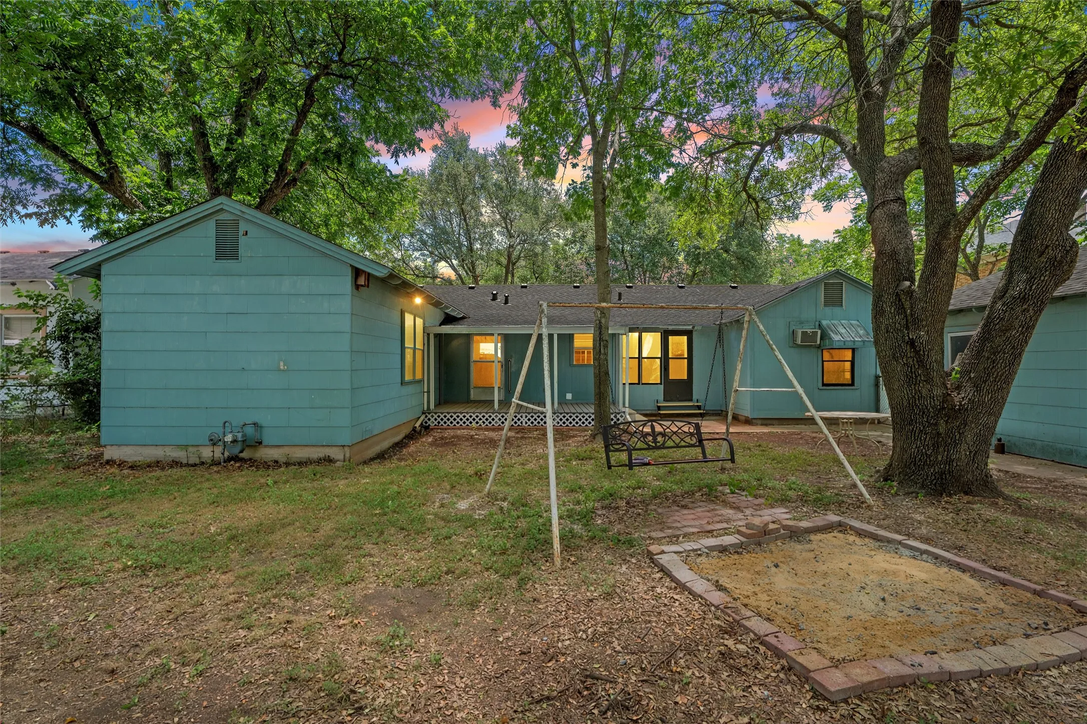 Single Family Residence For Sale in Mc Lennan County , 207 N Marable Street, West, Texas 76691, 3 Bedrooms, 2 Bathrooms, 2 Garage spaces, 1,721 Sqft, built in 1950, Price $239,900, mls#21323400, Real Estate Agent in West, Homes For Sale in Mc Lennan county, Homes For Sale in West, Realtor in West Texas, Real Estate Brokerage Independent Realty Texas, Luminita Cordes Realtor