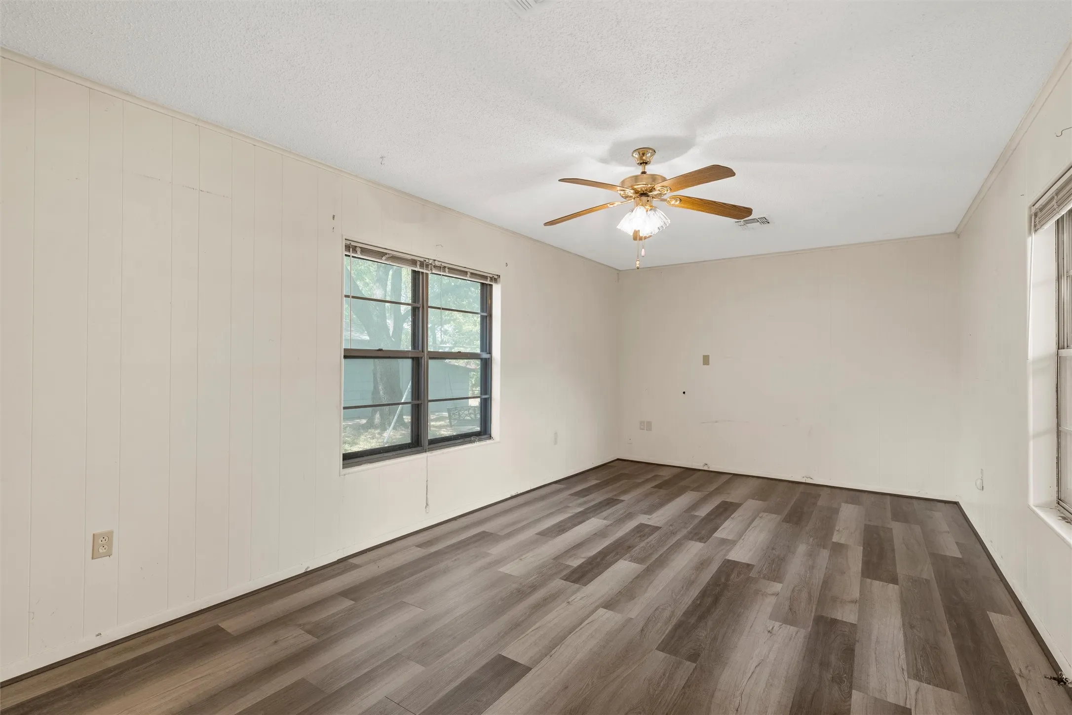 Single Family Residence For Sale in Mc Lennan County , 207 N Marable Street, West, Texas 76691, 3 Bedrooms, 2 Bathrooms, 2 Garage spaces, 1,721 Sqft, built in 1950, Price $239,900, mls#21323400, Real Estate Agent in West, Homes For Sale in Mc Lennan county, Homes For Sale in West, Realtor in West Texas, Real Estate Brokerage Independent Realty Texas, Luminita Cordes Realtor