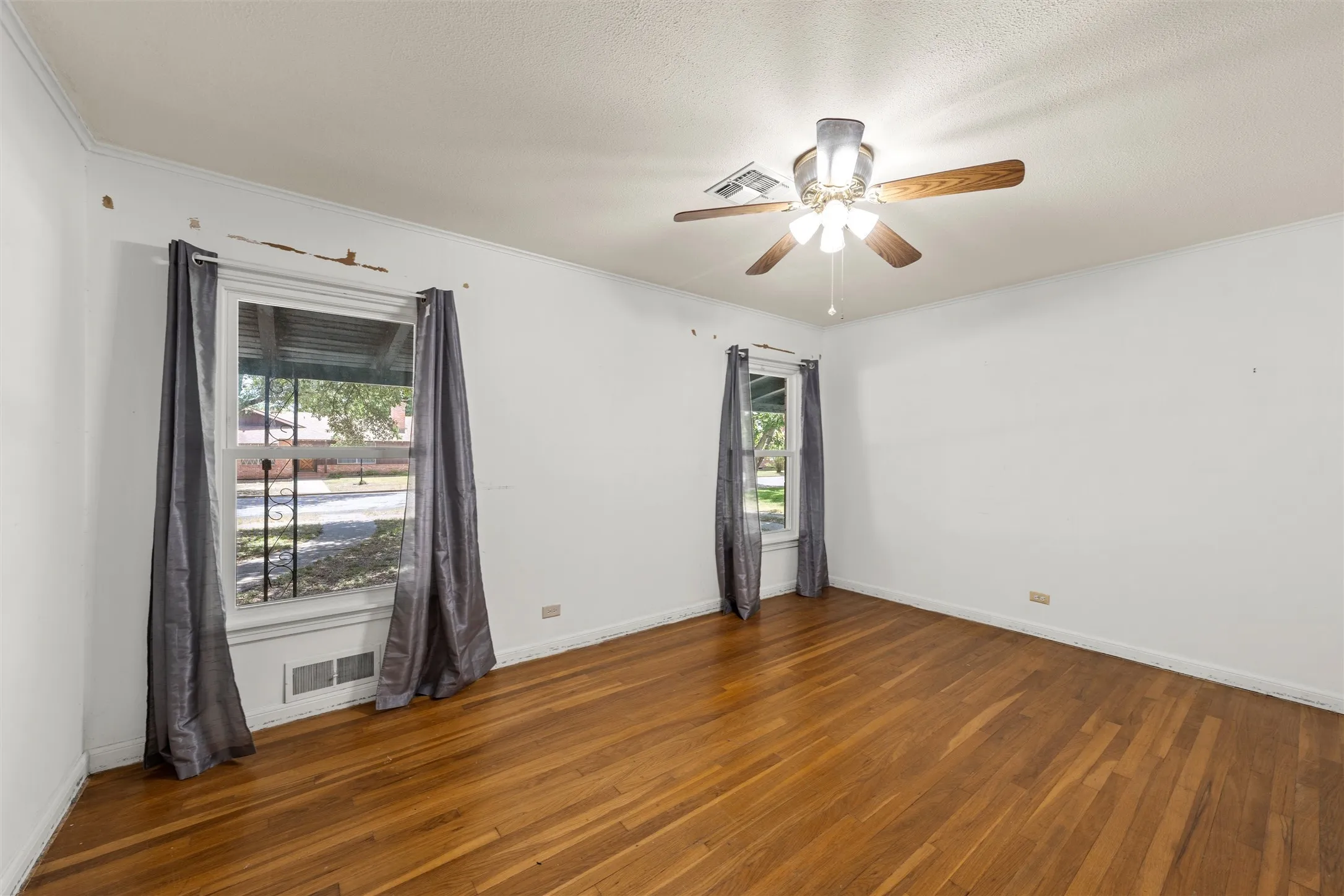 Single Family Residence For Sale in Mc Lennan County , 207 N Marable Street, West, Texas 76691, 3 Bedrooms, 2 Bathrooms, 2 Garage spaces, 1,721 Sqft, built in 1950, Price $239,900, mls#21323400, Real Estate Agent in West, Homes For Sale in Mc Lennan county, Homes For Sale in West, Realtor in West Texas, Real Estate Brokerage Independent Realty Texas, Luminita Cordes Realtor
