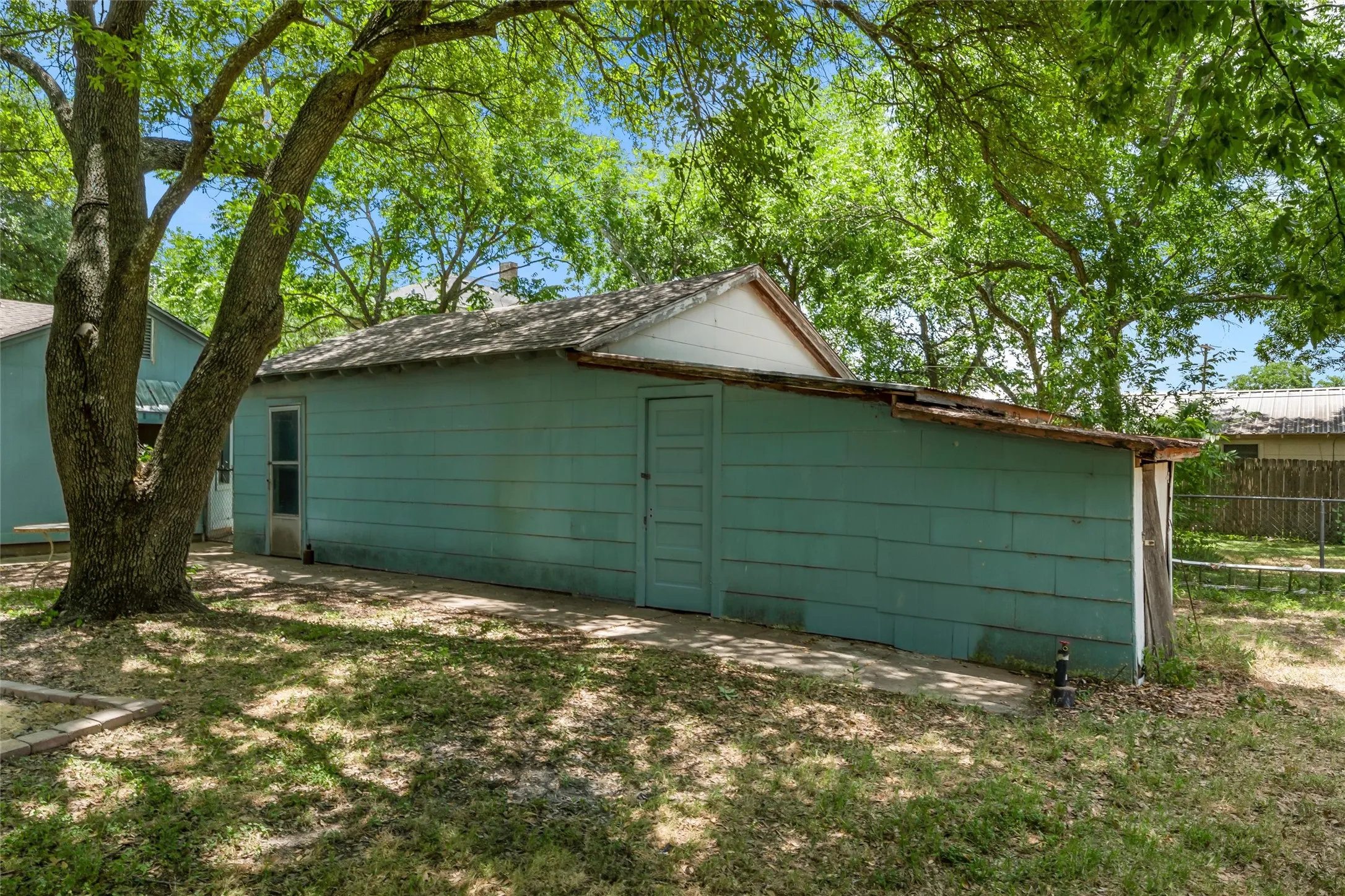 Single Family Residence For Sale in Mc Lennan County , 207 N Marable Street, West, Texas 76691, 3 Bedrooms, 2 Bathrooms, 2 Garage spaces, 1,721 Sqft, built in 1950, Price $239,900, mls#21323400, Real Estate Agent in West, Homes For Sale in Mc Lennan county, Homes For Sale in West, Realtor in West Texas, Real Estate Brokerage Independent Realty Texas, Luminita Cordes Realtor