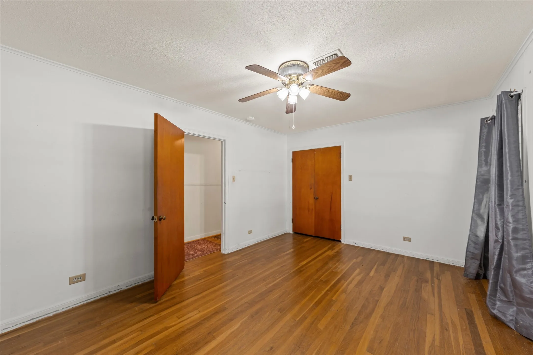 Single Family Residence For Sale in Mc Lennan County , 207 N Marable Street, West, Texas 76691, 3 Bedrooms, 2 Bathrooms, 2 Garage spaces, 1,721 Sqft, built in 1950, Price $239,900, mls#21323400, Real Estate Agent in West, Homes For Sale in Mc Lennan county, Homes For Sale in West, Realtor in West Texas, Real Estate Brokerage Independent Realty Texas, Luminita Cordes Realtor