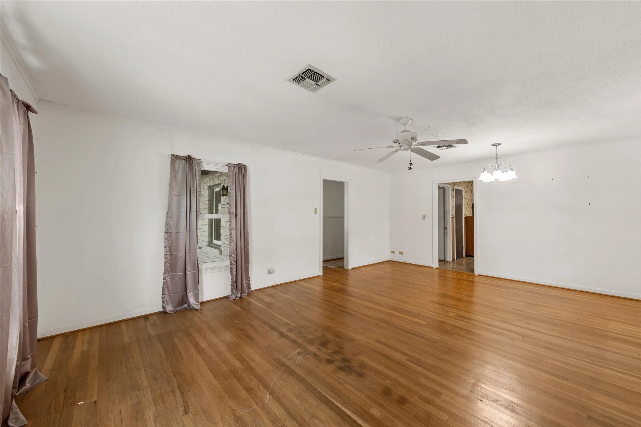 Single Family Residence For Sale in Mc Lennan County , 207 N Marable Street, West, Texas 76691, 3 Bedrooms, 2 Bathrooms, 2 Garage spaces, 1,721 Sqft, built in 1950, Price $239,900, mls#21323400, Real Estate Agent in West, Homes For Sale in Mc Lennan county, Homes For Sale in West, Realtor in West Texas, Real Estate Brokerage Independent Realty Texas, Luminita Cordes Realtor