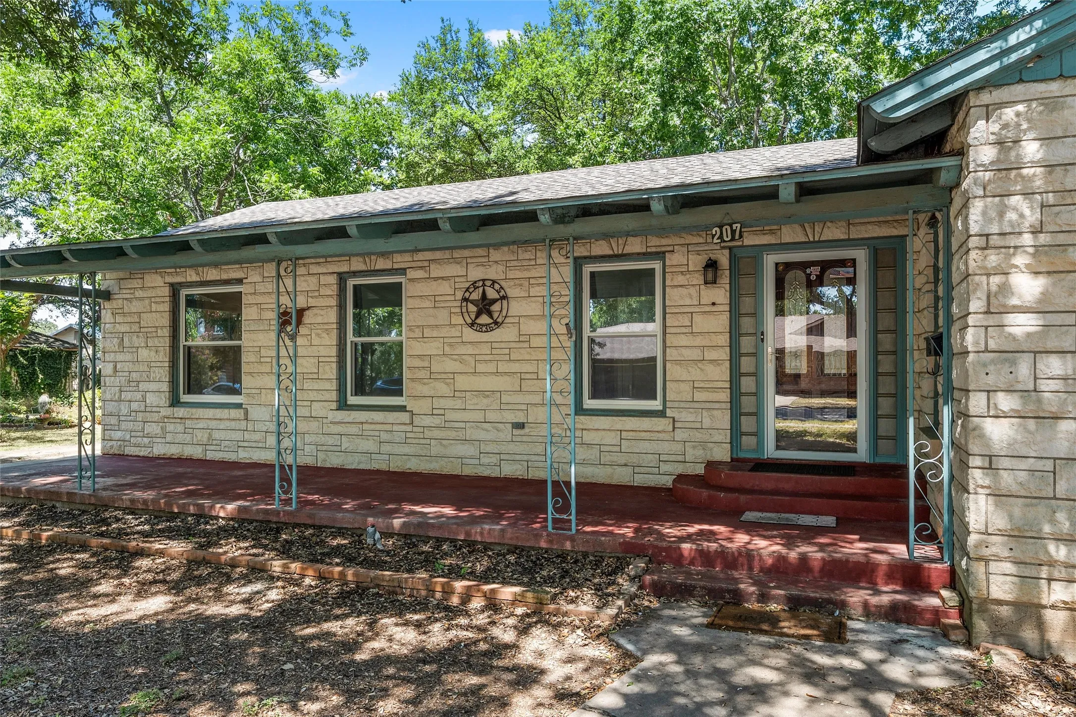 Single Family Residence For Sale in Mc Lennan County , 207 N Marable Street, West, Texas 76691, 3 Bedrooms, 2 Bathrooms, 2 Garage spaces, 1,721 Sqft, built in 1950, Price $239,900, mls#21323400, Real Estate Agent in West, Homes For Sale in Mc Lennan county, Homes For Sale in West, Realtor in West Texas, Real Estate Brokerage Independent Realty Texas, Luminita Cordes Realtor