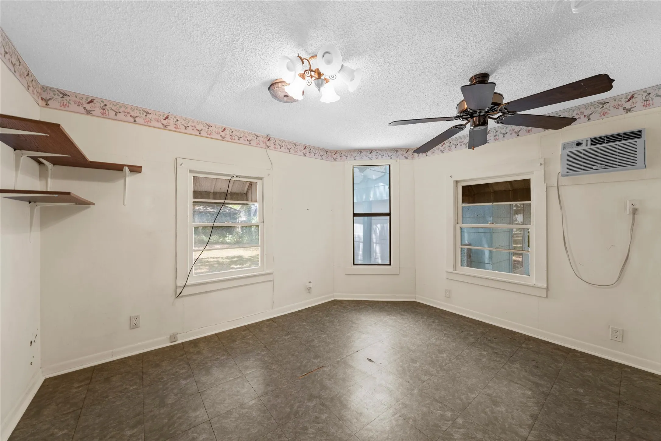 Single Family Residence For Sale in Mc Lennan County , 207 N Marable Street, West, Texas 76691, 3 Bedrooms, 2 Bathrooms, 2 Garage spaces, 1,721 Sqft, built in 1950, Price $239,900, mls#21323400, Real Estate Agent in West, Homes For Sale in Mc Lennan county, Homes For Sale in West, Realtor in West Texas, Real Estate Brokerage Independent Realty Texas, Luminita Cordes Realtor
