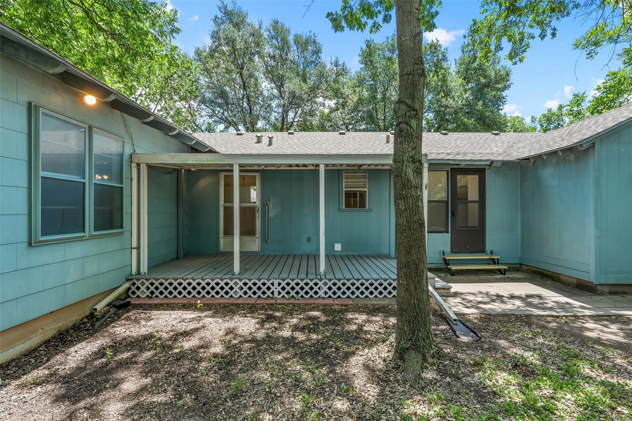 Single Family Residence For Sale in Mc Lennan County , 207 N Marable Street, West, Texas 76691, 3 Bedrooms, 2 Bathrooms, 2 Garage spaces, 1,721 Sqft, built in 1950, Price $239,900, mls#21323400, Real Estate Agent in West, Homes For Sale in Mc Lennan county, Homes For Sale in West, Realtor in West Texas, Real Estate Brokerage Independent Realty Texas, Luminita Cordes Realtor