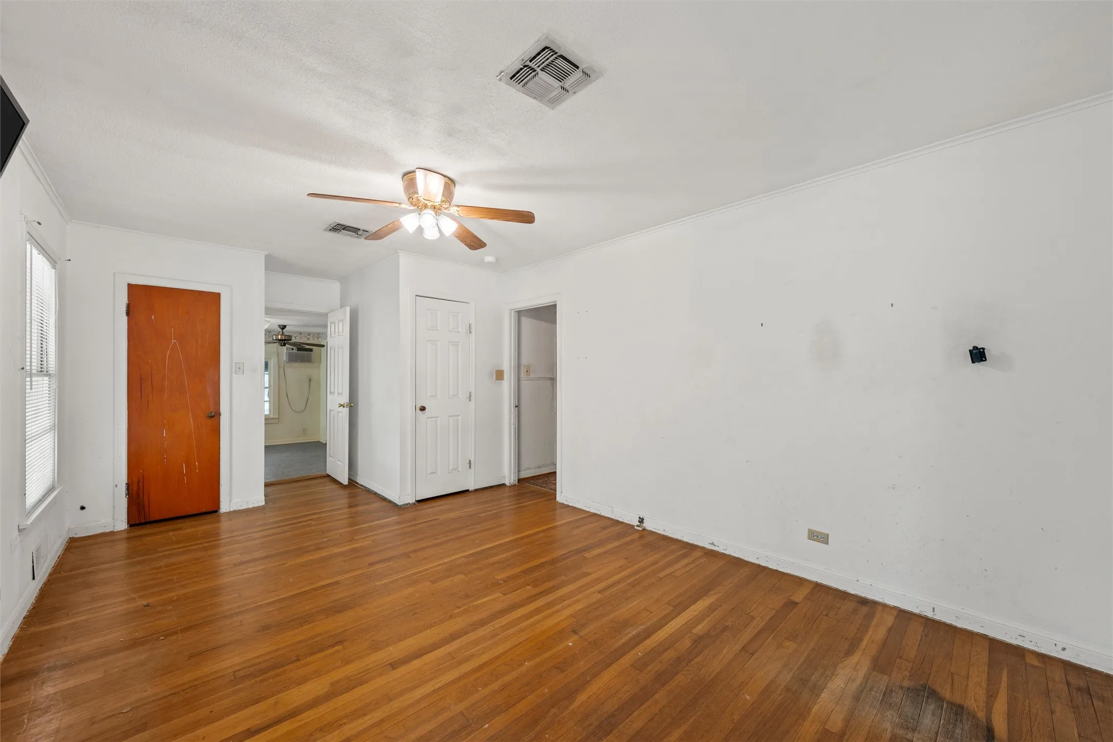 Single Family Residence For Sale in Mc Lennan County , 207 N Marable Street, West, Texas 76691, 3 Bedrooms, 2 Bathrooms, 2 Garage spaces, 1,721 Sqft, built in 1950, Price $239,900, mls#21323400, Real Estate Agent in West, Homes For Sale in Mc Lennan county, Homes For Sale in West, Realtor in West Texas, Real Estate Brokerage Independent Realty Texas, Luminita Cordes Realtor