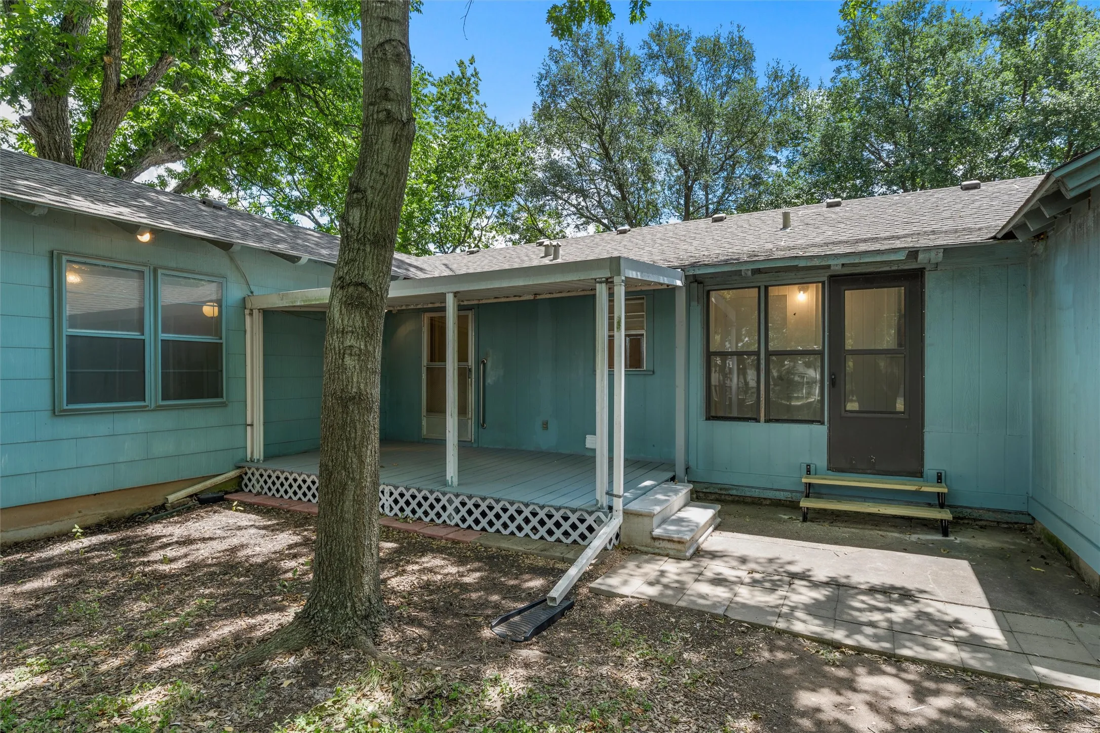 Single Family Residence For Sale in Mc Lennan County , 207 N Marable Street, West, Texas 76691, 3 Bedrooms, 2 Bathrooms, 2 Garage spaces, 1,721 Sqft, built in 1950, Price $239,900, mls#21323400, Real Estate Agent in West, Homes For Sale in Mc Lennan county, Homes For Sale in West, Realtor in West Texas, Real Estate Brokerage Independent Realty Texas, Luminita Cordes Realtor