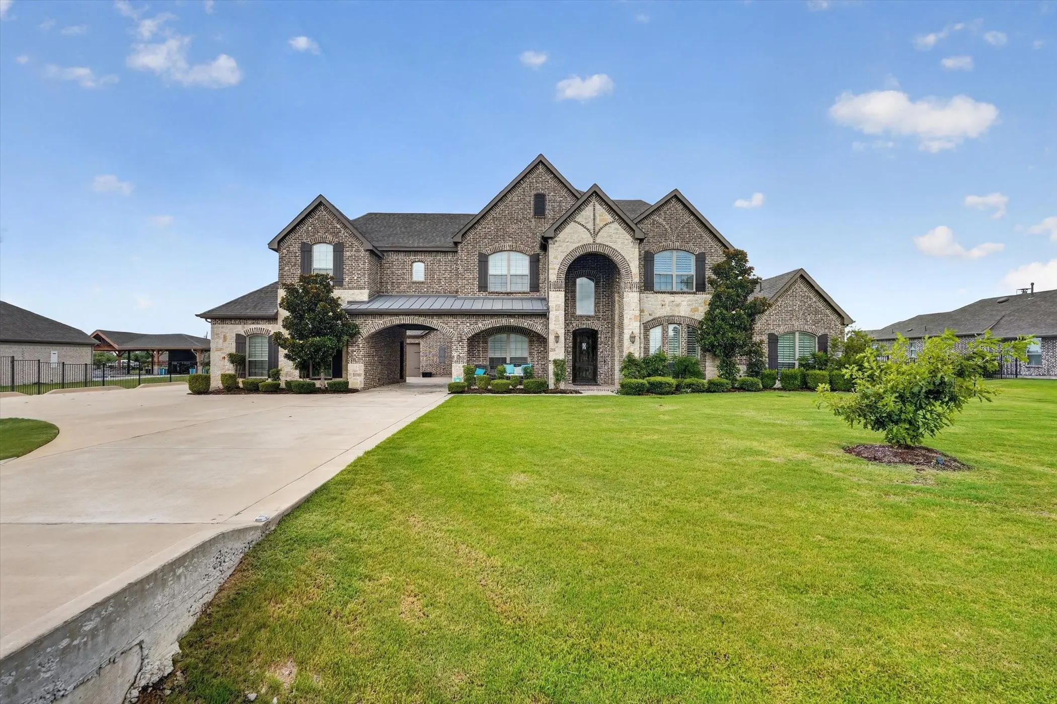 Single Family Residence For Sale in Dallas County , 6706 Blackstone Drive, Sachse, Texas 75048, 5 Bedroom, 6 Bathroom, 4 Garage spaces, 5,256 Sqft, built in 2018, mls#21308630, Real Estate Agent in Sachse, Homes For Sale in Dallas county, Homes For Sale in Sachse, Realtor in Sachse Texas, Real Estate Brokerage Independent Realty Texas, Luminita Cordes Realtor