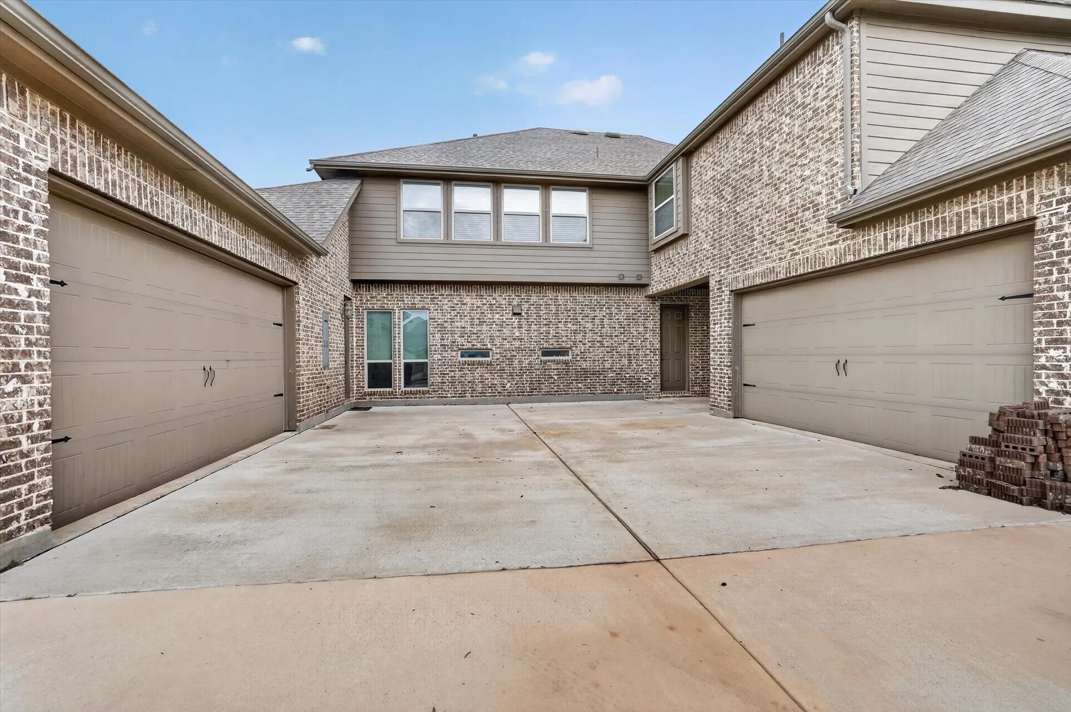 Single Family Residence For Sale in Dallas County , 6706 Blackstone Drive, Sachse, Texas 75048, 5 Bedroom, 6 Bathroom, 4 Garage spaces, 5,256 Sqft, built in 2018, mls#21308630, Real Estate Agent in Sachse, Homes For Sale in Dallas county, Homes For Sale in Sachse, Realtor in Sachse Texas, Real Estate Brokerage Independent Realty Texas, Luminita Cordes Realtor