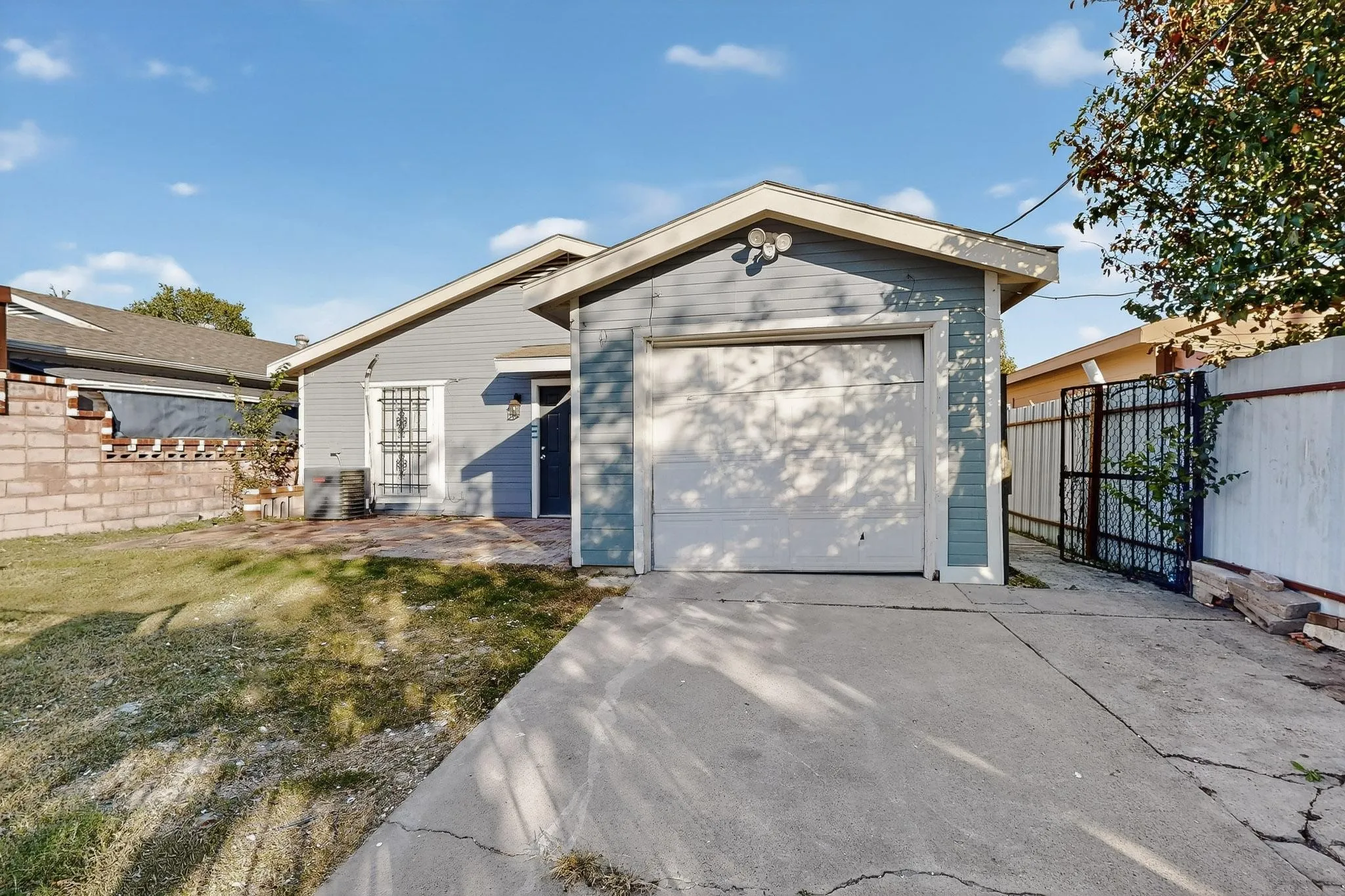 Single Family Residence For Rent in Dallas County , 2007 Red Cloud Drive, Dallas, Texas 75217, 3 Bedroom, 2 Bathroom, 1 Garage spaces, 1,084 Sqft, built in 1982, mls#21324432, Real Estate Agent in Dallas, Homes For Rent in Dallas county, Homes For Rent in Dallas, Realtor in Dallas Texas, Real Estate Brokerage Independent Realty Texas, Luminita Cordes Realtor