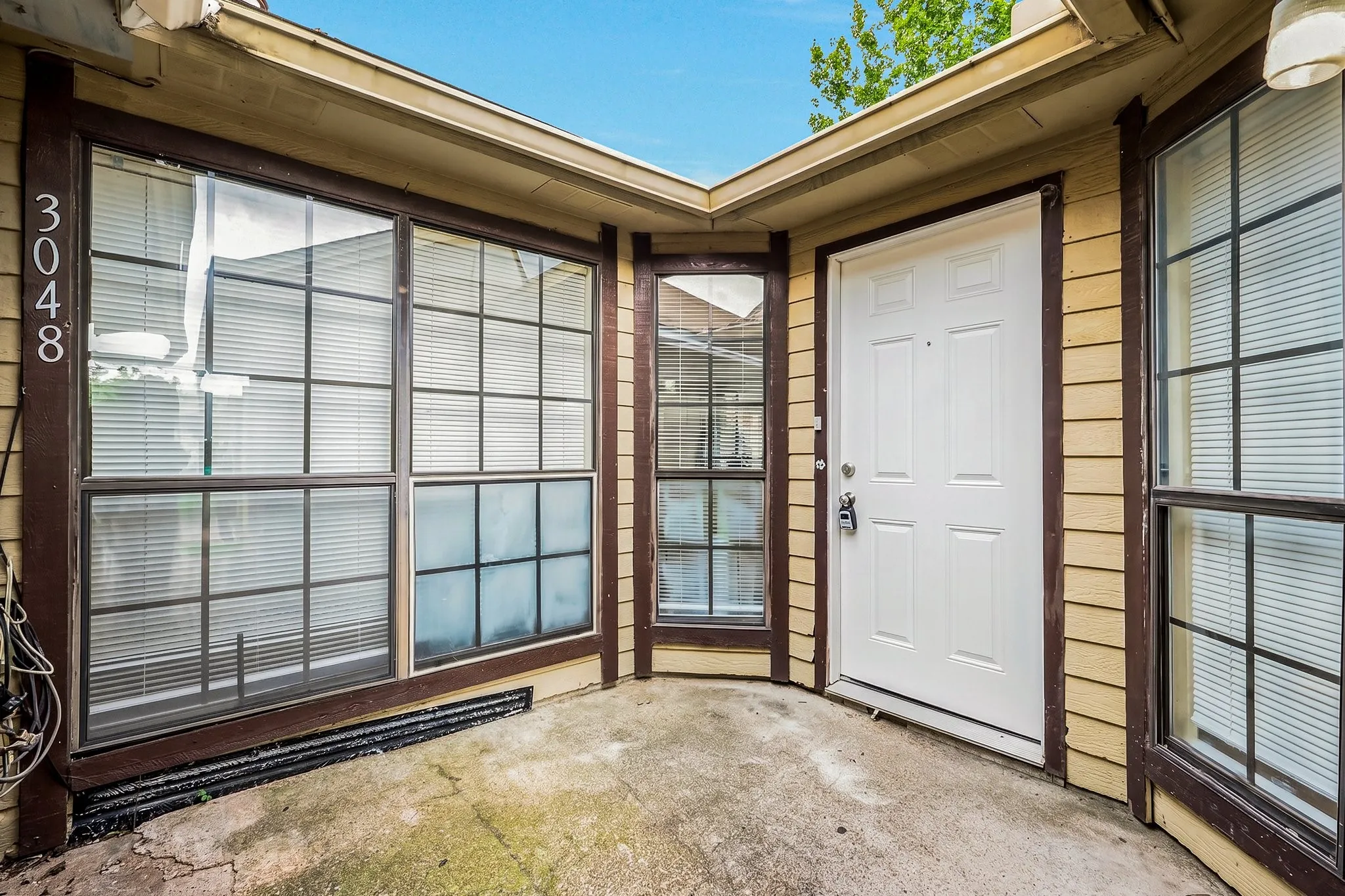 Single Family Residence For Sale in Dallas County , 3048 Navarro Lane, Grand Prairie, Texas 75052, 2 Bedroom, 2 Bathroom, Garage spaces, 1,088 Sqft, built in 1984, mls#21324692, Real Estate Agent in Grand Prairie, Homes For Sale in Dallas county, Homes For Sale in Grand Prairie, Realtor in Grand Prairie Texas, Real Estate Brokerage Independent Realty Texas, Luminita Cordes Realtor
