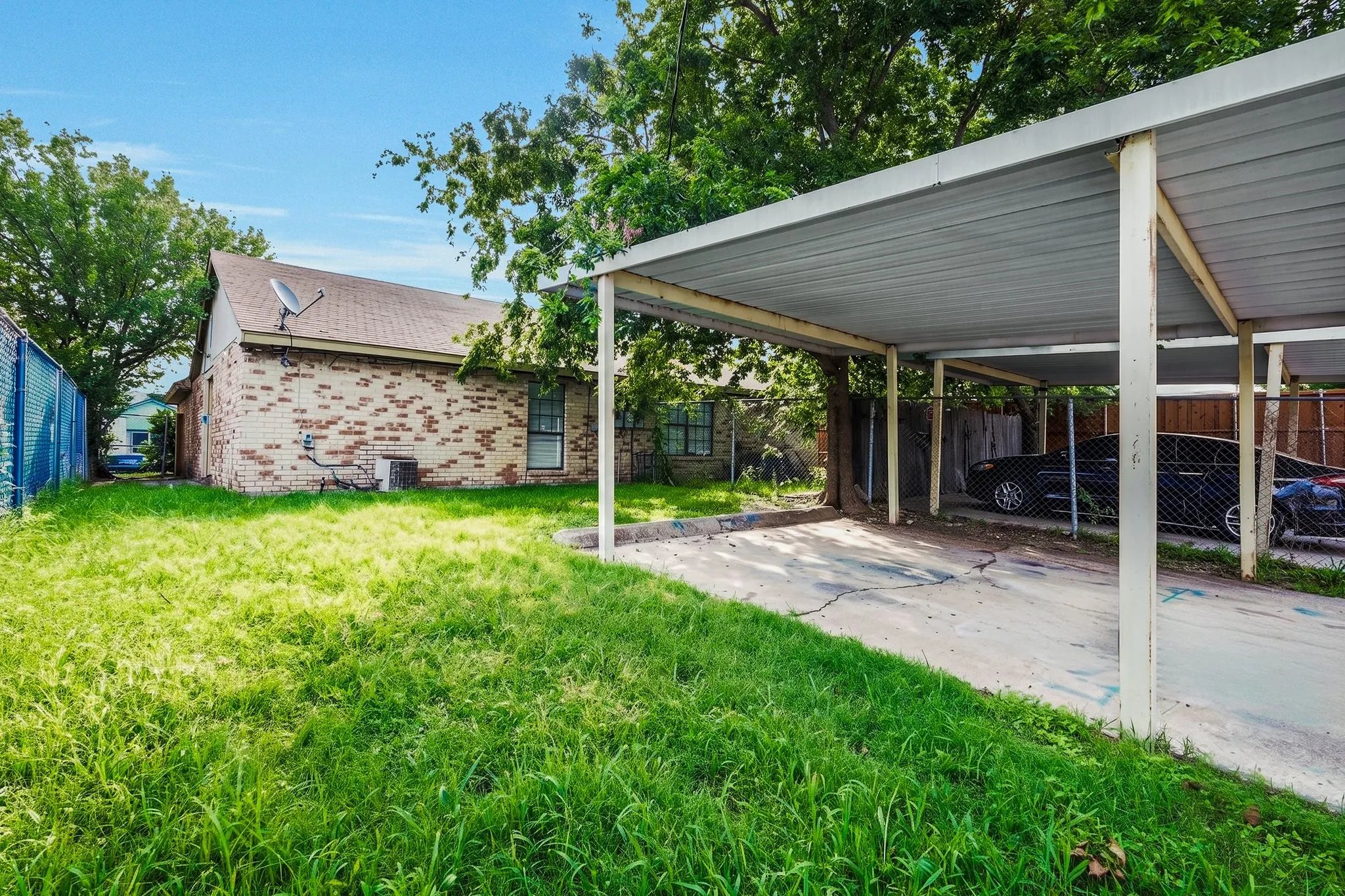 Single Family Residence For Sale in Dallas County , 3048 Navarro Lane, Grand Prairie, Texas 75052, 2 Bedroom, 2 Bathroom, Garage spaces, 1,088 Sqft, built in 1984, mls#21324692, Real Estate Agent in Grand Prairie, Homes For Sale in Dallas county, Homes For Sale in Grand Prairie, Realtor in Grand Prairie Texas, Real Estate Brokerage Independent Realty Texas, Luminita Cordes Realtor