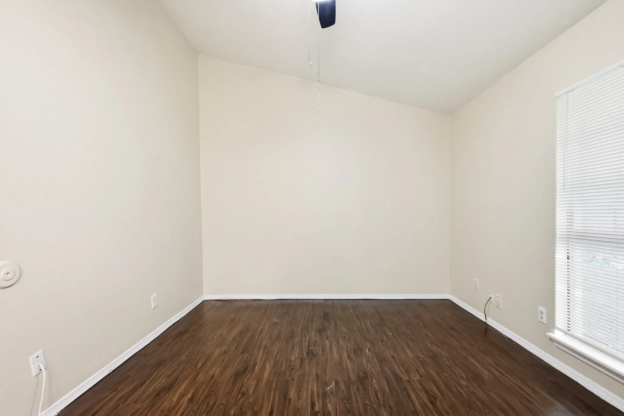 Single Family Residence For Sale in Dallas County , 3048 Navarro Lane, Grand Prairie, Texas 75052, 2 Bedroom, 2 Bathroom, Garage spaces, 1,088 Sqft, built in 1984, mls#21324692, Real Estate Agent in Grand Prairie, Homes For Sale in Dallas county, Homes For Sale in Grand Prairie, Realtor in Grand Prairie Texas, Real Estate Brokerage Independent Realty Texas, Luminita Cordes Realtor