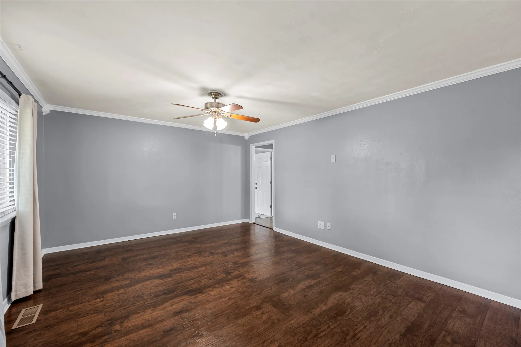 Single Family Residence For Sale in Mc Lennan County , 525 W 7th Street, Crawford, Texas 76638, 4 Bedroom, 2 Bathroom, Garage spaces, 2,264 Sqft, built in 1965, mls#21321860, Real Estate Agent in Crawford, Homes For Sale in Mc Lennan county, Homes For Sale in Crawford, Realtor in Crawford Texas, Real Estate Brokerage Independent Realty Texas, Luminita Cordes Realtor