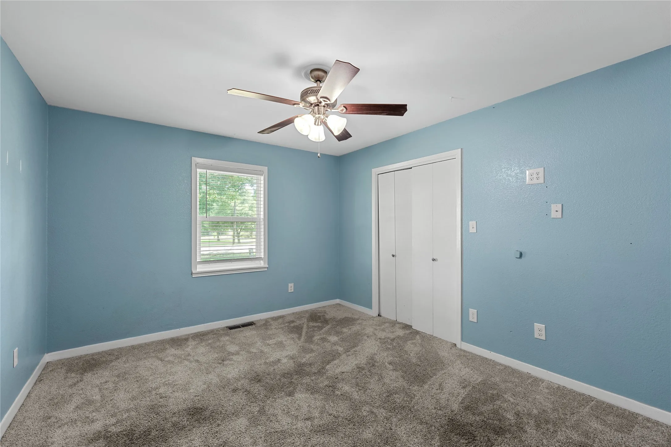 Single Family Residence For Sale in Mc Lennan County , 525 W 7th Street, Crawford, Texas 76638, 4 Bedroom, 2 Bathroom, Garage spaces, 2,264 Sqft, built in 1965, mls#21321860, Real Estate Agent in Crawford, Homes For Sale in Mc Lennan county, Homes For Sale in Crawford, Realtor in Crawford Texas, Real Estate Brokerage Independent Realty Texas, Luminita Cordes Realtor