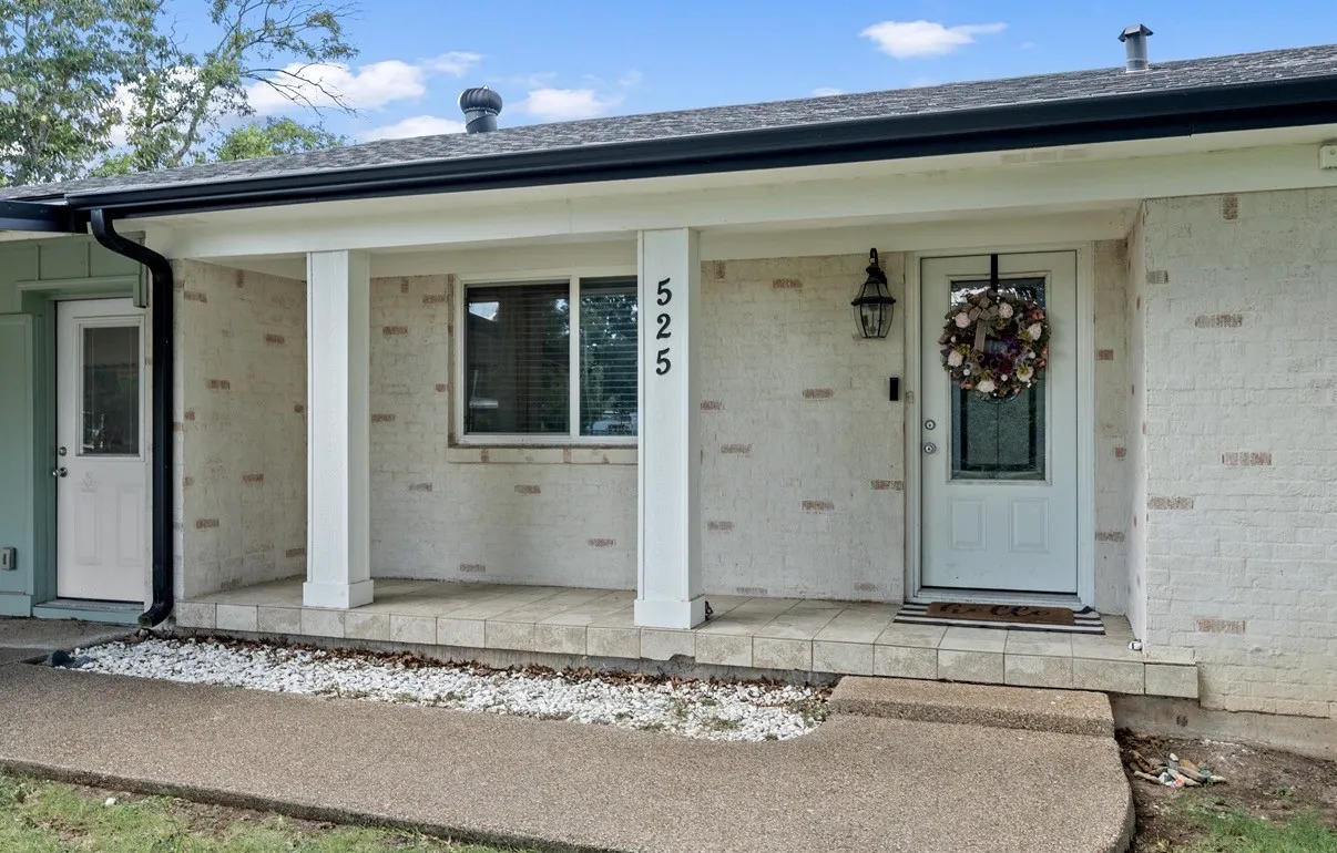 Single Family Residence For Sale in Mc Lennan County , 525 W 7th Street, Crawford, Texas 76638, 4 Bedroom, 2 Bathroom, Garage spaces, 2,264 Sqft, built in 1965, mls#21321860, Real Estate Agent in Crawford, Homes For Sale in Mc Lennan county, Homes For Sale in Crawford, Realtor in Crawford Texas, Real Estate Brokerage Independent Realty Texas, Luminita Cordes Realtor