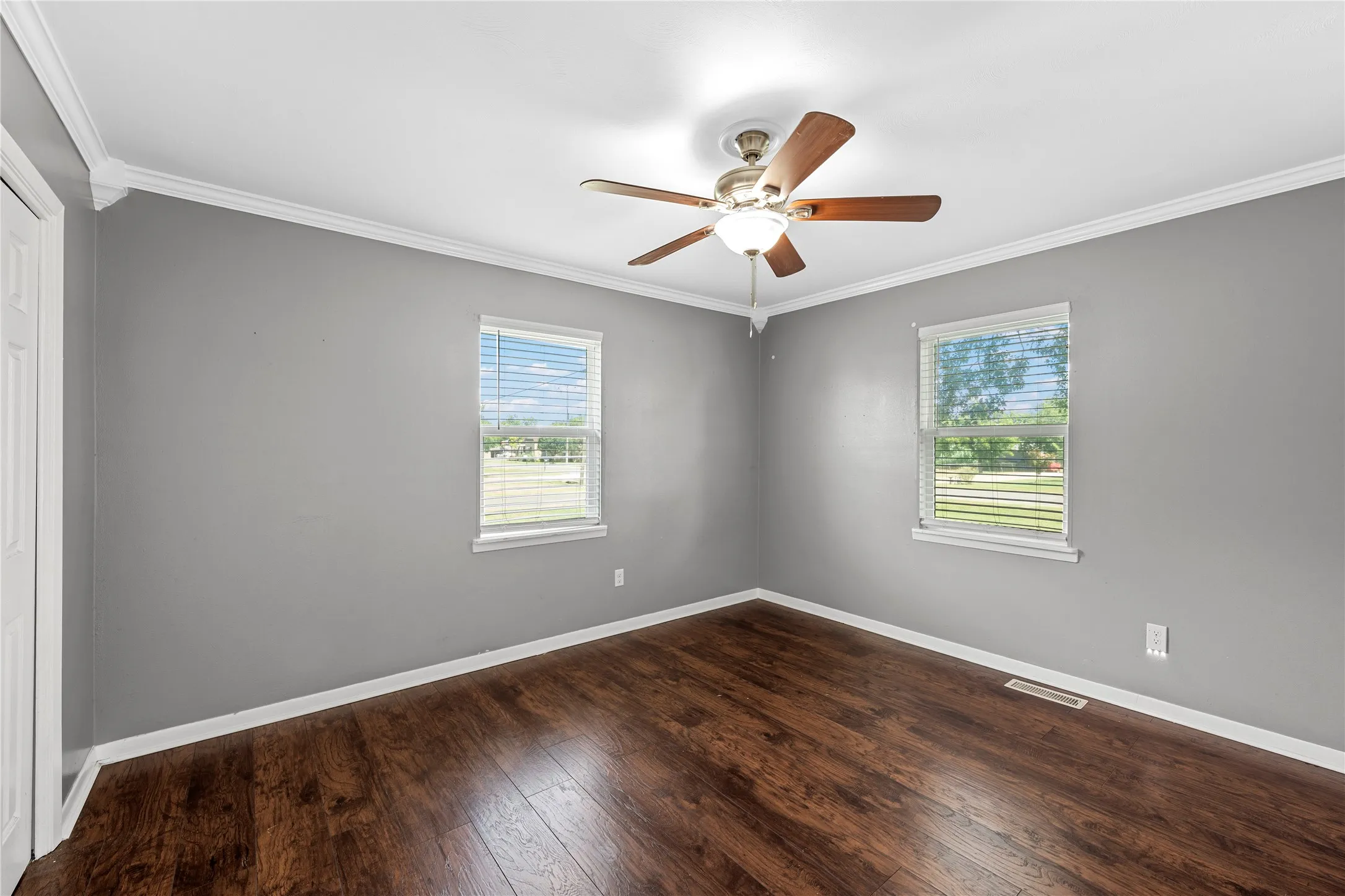 Single Family Residence For Sale in Mc Lennan County , 525 W 7th Street, Crawford, Texas 76638, 4 Bedroom, 2 Bathroom, Garage spaces, 2,264 Sqft, built in 1965, mls#21321860, Real Estate Agent in Crawford, Homes For Sale in Mc Lennan county, Homes For Sale in Crawford, Realtor in Crawford Texas, Real Estate Brokerage Independent Realty Texas, Luminita Cordes Realtor