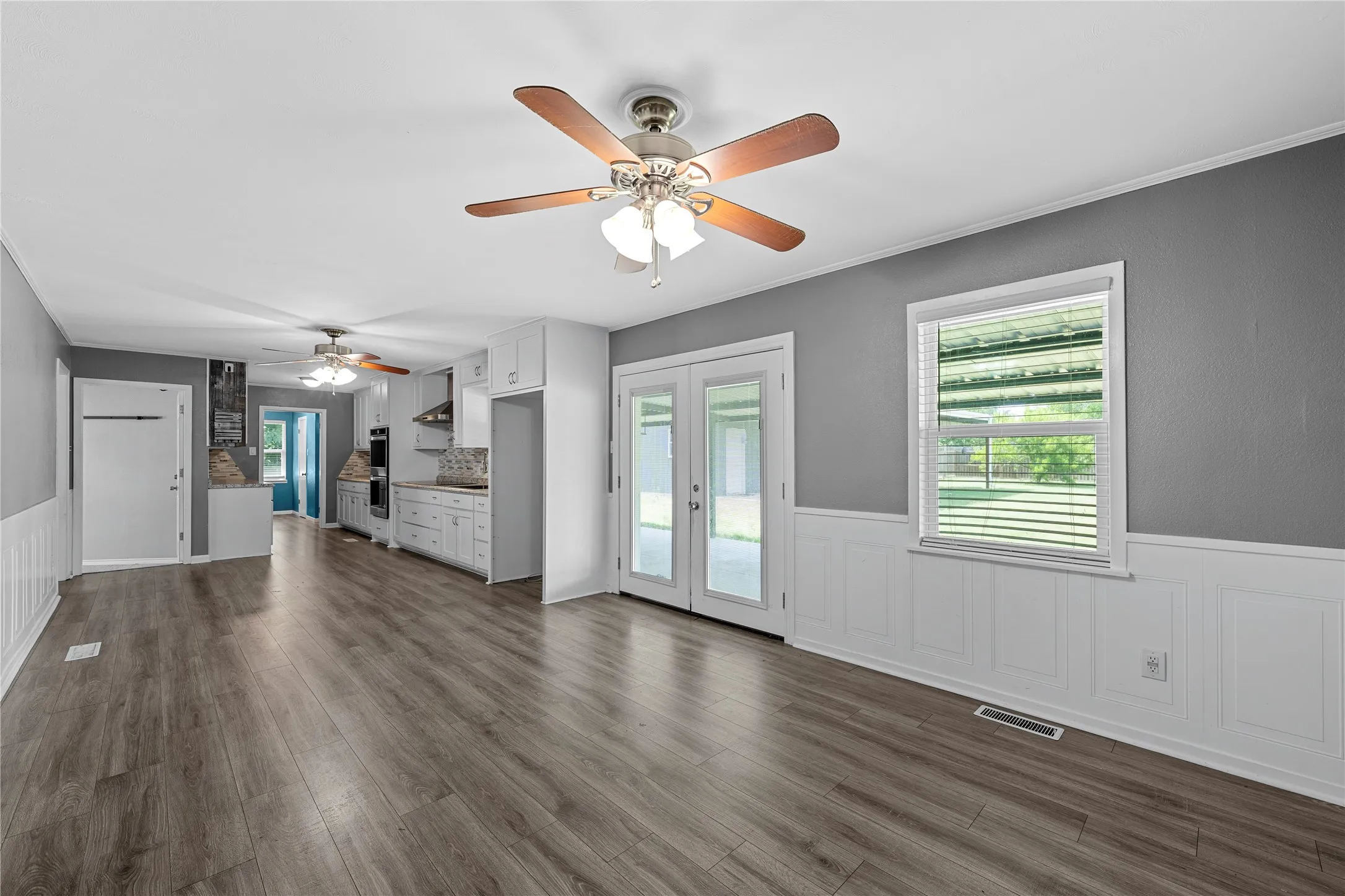 Single Family Residence For Sale in Mc Lennan County , 525 W 7th Street, Crawford, Texas 76638, 4 Bedroom, 2 Bathroom, Garage spaces, 2,264 Sqft, built in 1965, mls#21321860, Real Estate Agent in Crawford, Homes For Sale in Mc Lennan county, Homes For Sale in Crawford, Realtor in Crawford Texas, Real Estate Brokerage Independent Realty Texas, Luminita Cordes Realtor