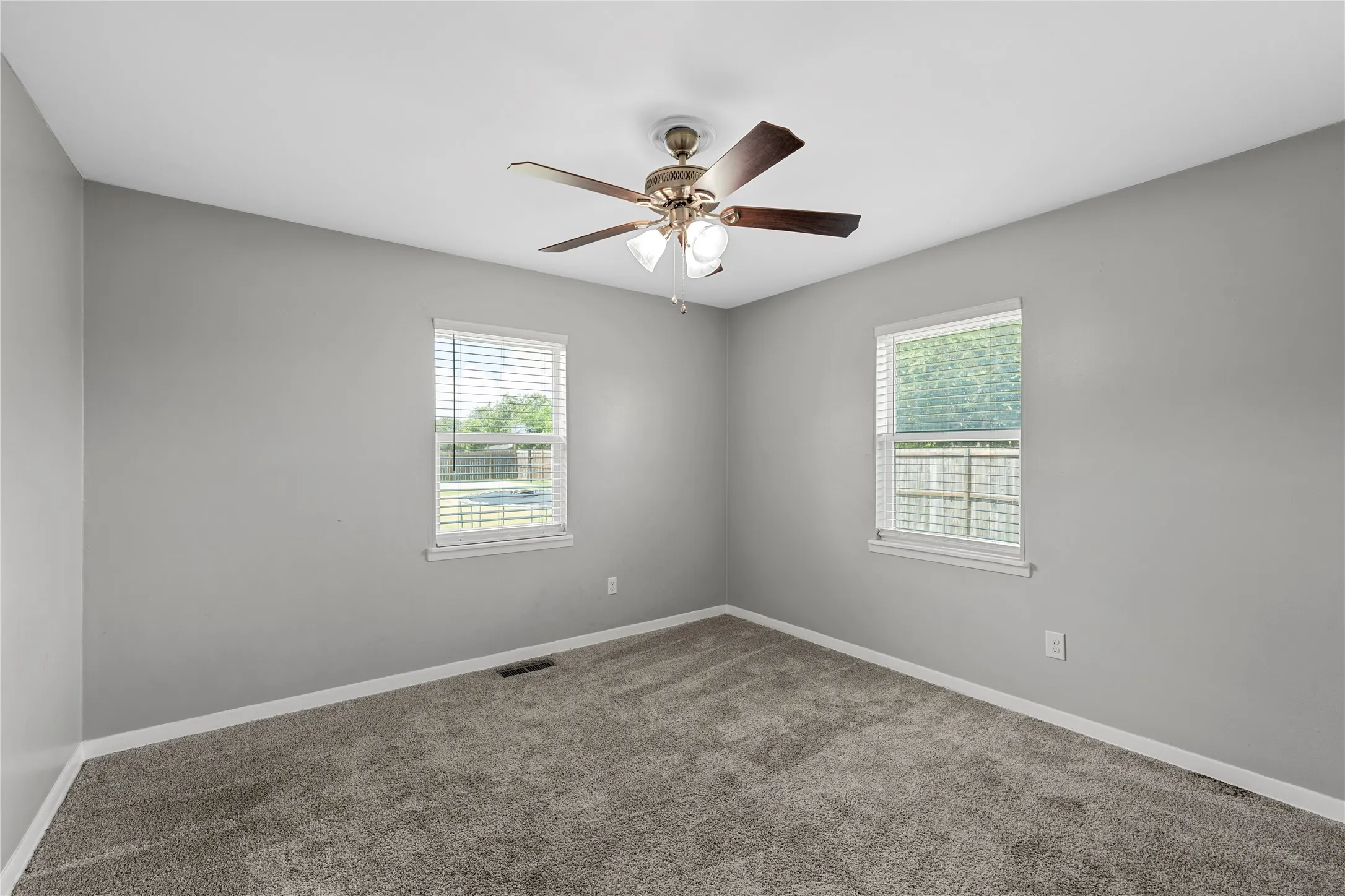 Single Family Residence For Sale in Mc Lennan County , 525 W 7th Street, Crawford, Texas 76638, 4 Bedroom, 2 Bathroom, Garage spaces, 2,264 Sqft, built in 1965, mls#21321860, Real Estate Agent in Crawford, Homes For Sale in Mc Lennan county, Homes For Sale in Crawford, Realtor in Crawford Texas, Real Estate Brokerage Independent Realty Texas, Luminita Cordes Realtor