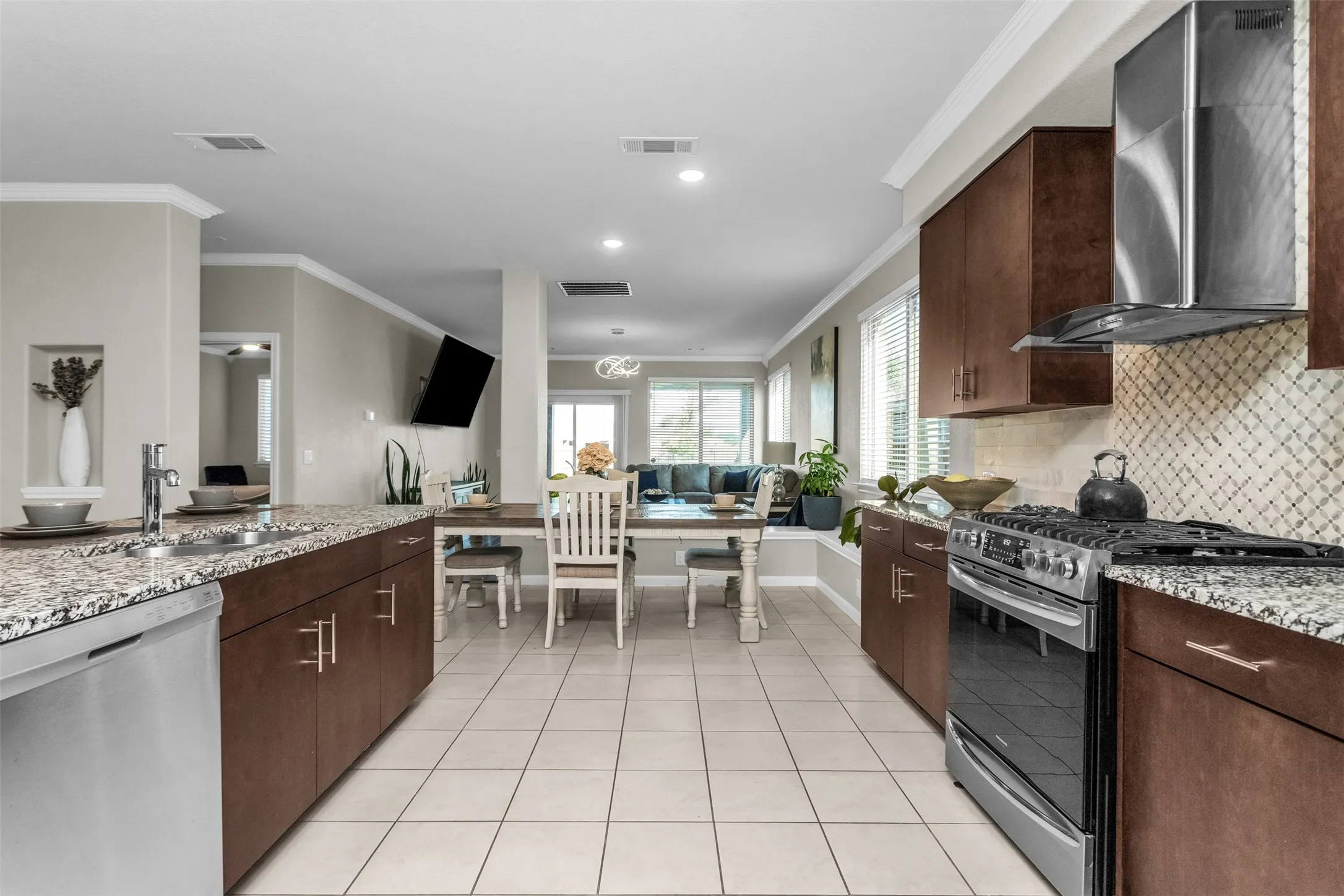 Single Family Residence For Sale in Dallas County , 529 Bermuda Avenue, Lancaster, Texas 75146, 5 Bedroom, 4 Bathroom, 2 Garage spaces, 3,106 Sqft, built in 2022, mls#21305053, Real Estate Agent in Lancaster, Homes For Sale in Dallas county, Homes For Sale in Lancaster, Realtor in Lancaster Texas, Real Estate Brokerage Independent Realty Texas, Luminita Cordes Realtor