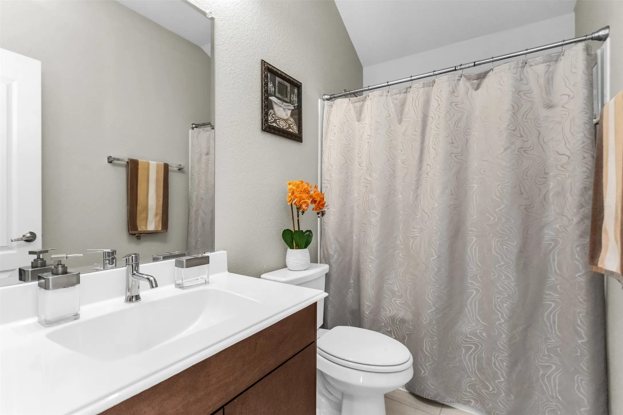 Single Family Residence For Sale in Dallas County , 529 Bermuda Avenue, Lancaster, Texas 75146, 5 Bedroom, 4 Bathroom, 2 Garage spaces, 3,106 Sqft, built in 2022, mls#21305053, Real Estate Agent in Lancaster, Homes For Sale in Dallas county, Homes For Sale in Lancaster, Realtor in Lancaster Texas, Real Estate Brokerage Independent Realty Texas, Luminita Cordes Realtor