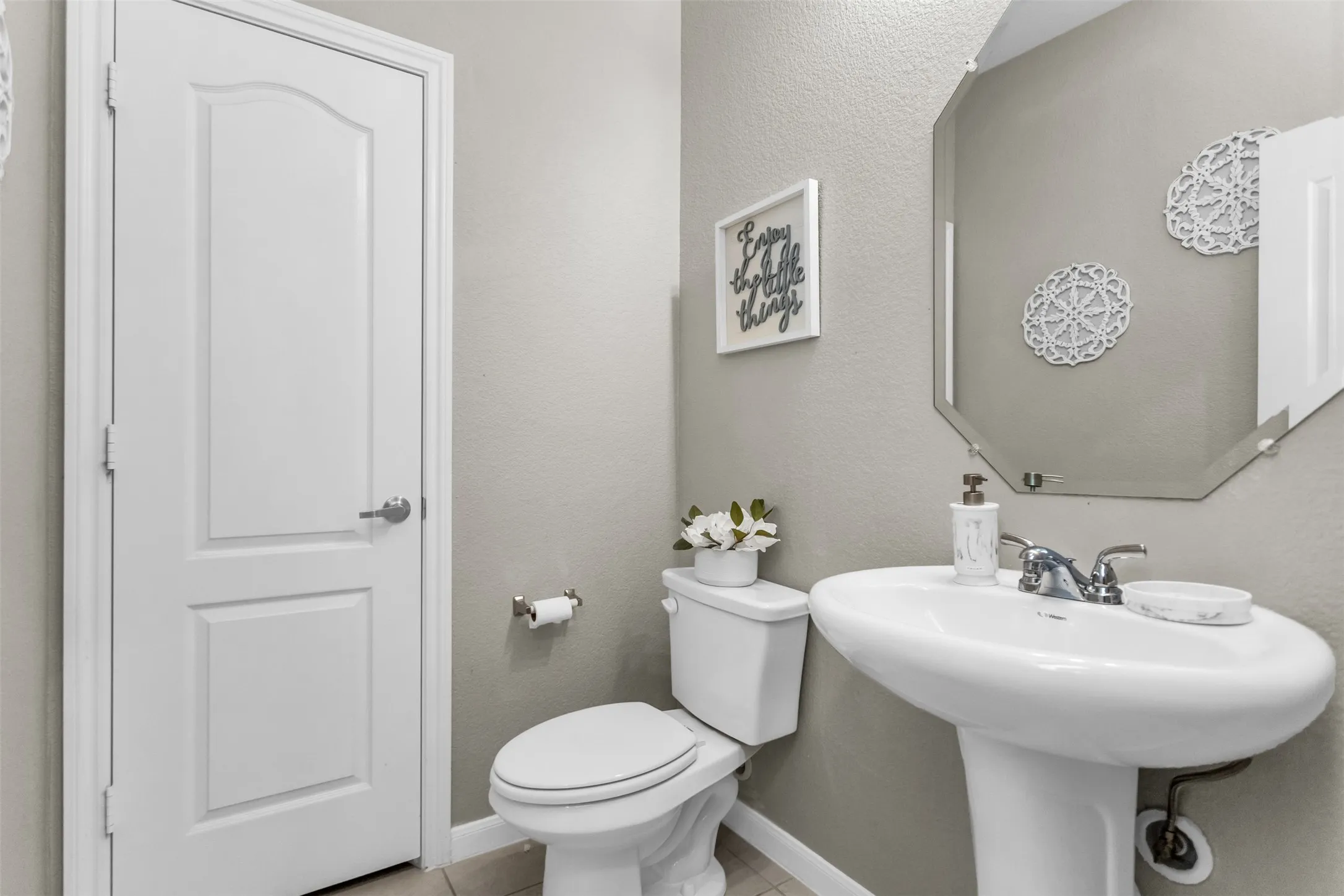 Single Family Residence For Sale in Dallas County , 529 Bermuda Avenue, Lancaster, Texas 75146, 5 Bedroom, 4 Bathroom, 2 Garage spaces, 3,106 Sqft, built in 2022, mls#21305053, Real Estate Agent in Lancaster, Homes For Sale in Dallas county, Homes For Sale in Lancaster, Realtor in Lancaster Texas, Real Estate Brokerage Independent Realty Texas, Luminita Cordes Realtor