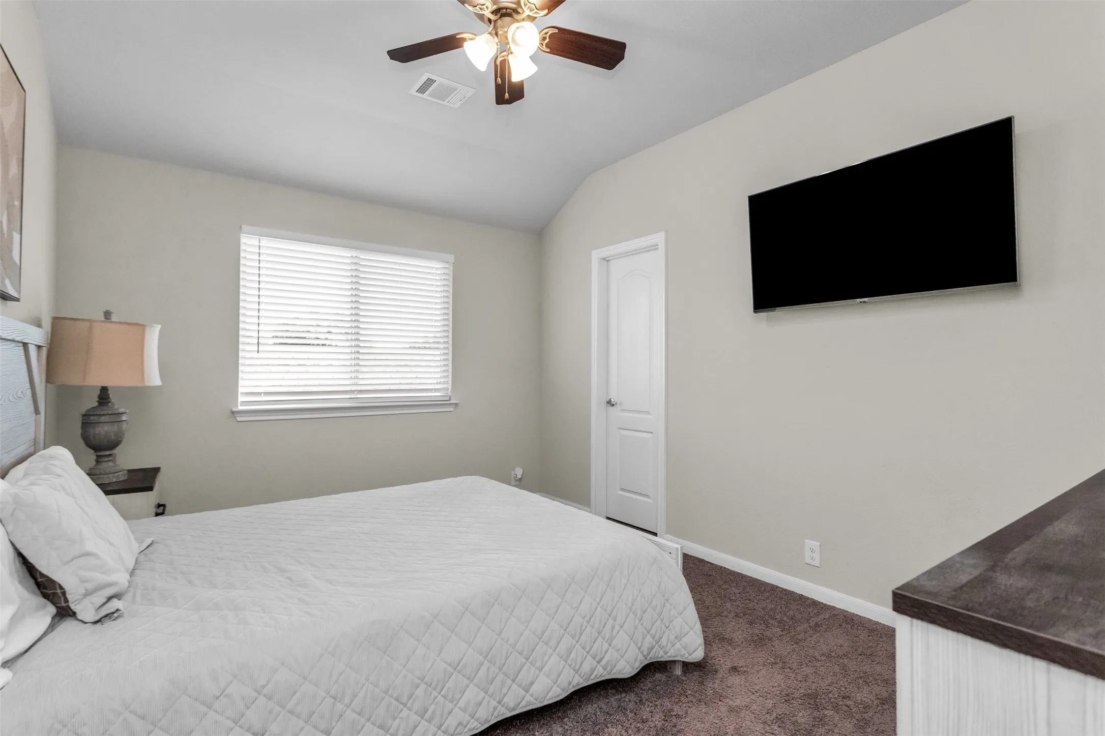 Single Family Residence For Sale in Dallas County , 529 Bermuda Avenue, Lancaster, Texas 75146, 5 Bedroom, 4 Bathroom, 2 Garage spaces, 3,106 Sqft, built in 2022, mls#21305053, Real Estate Agent in Lancaster, Homes For Sale in Dallas county, Homes For Sale in Lancaster, Realtor in Lancaster Texas, Real Estate Brokerage Independent Realty Texas, Luminita Cordes Realtor