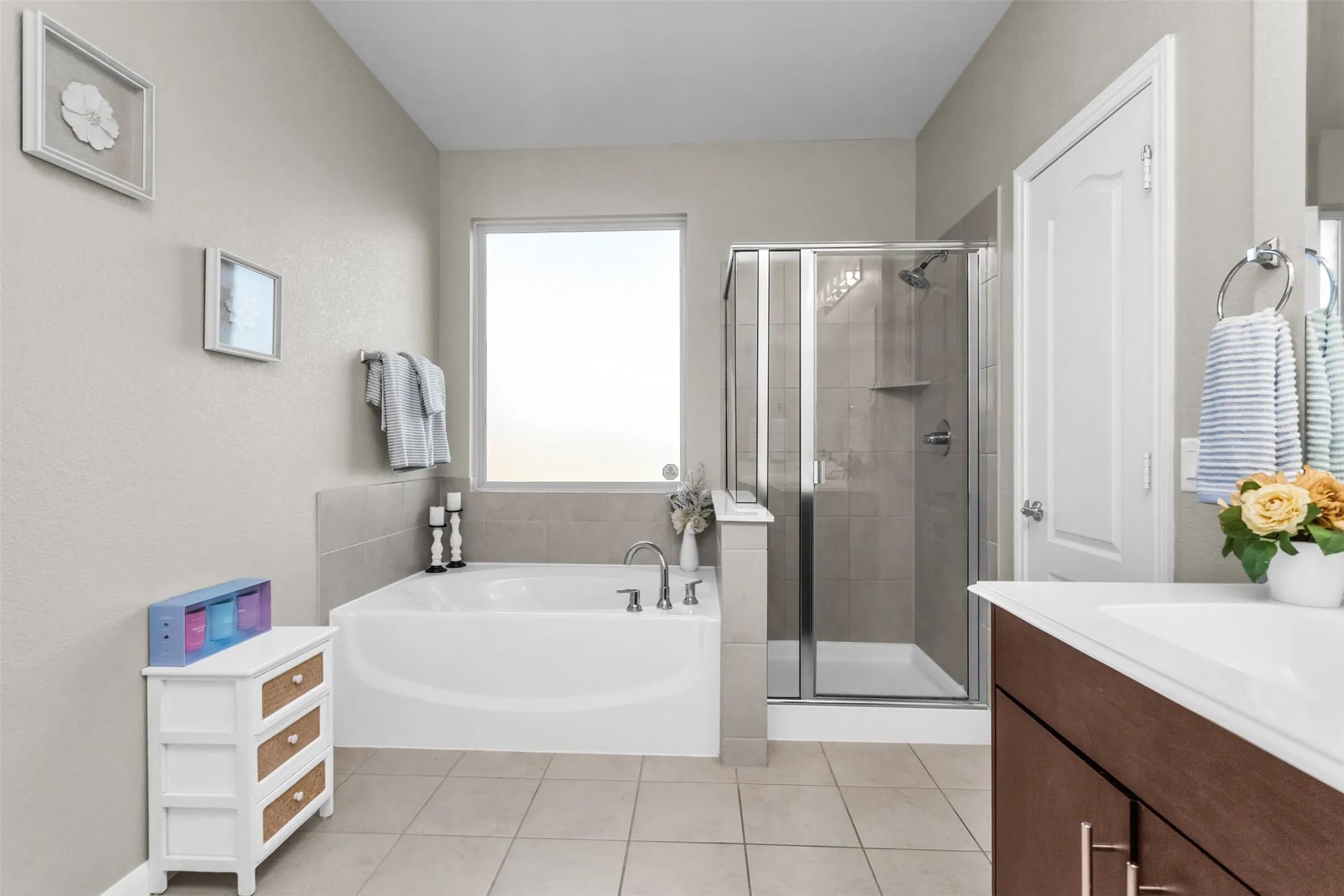 Single Family Residence For Sale in Dallas County , 529 Bermuda Avenue, Lancaster, Texas 75146, 5 Bedroom, 4 Bathroom, 2 Garage spaces, 3,106 Sqft, built in 2022, mls#21305053, Real Estate Agent in Lancaster, Homes For Sale in Dallas county, Homes For Sale in Lancaster, Realtor in Lancaster Texas, Real Estate Brokerage Independent Realty Texas, Luminita Cordes Realtor