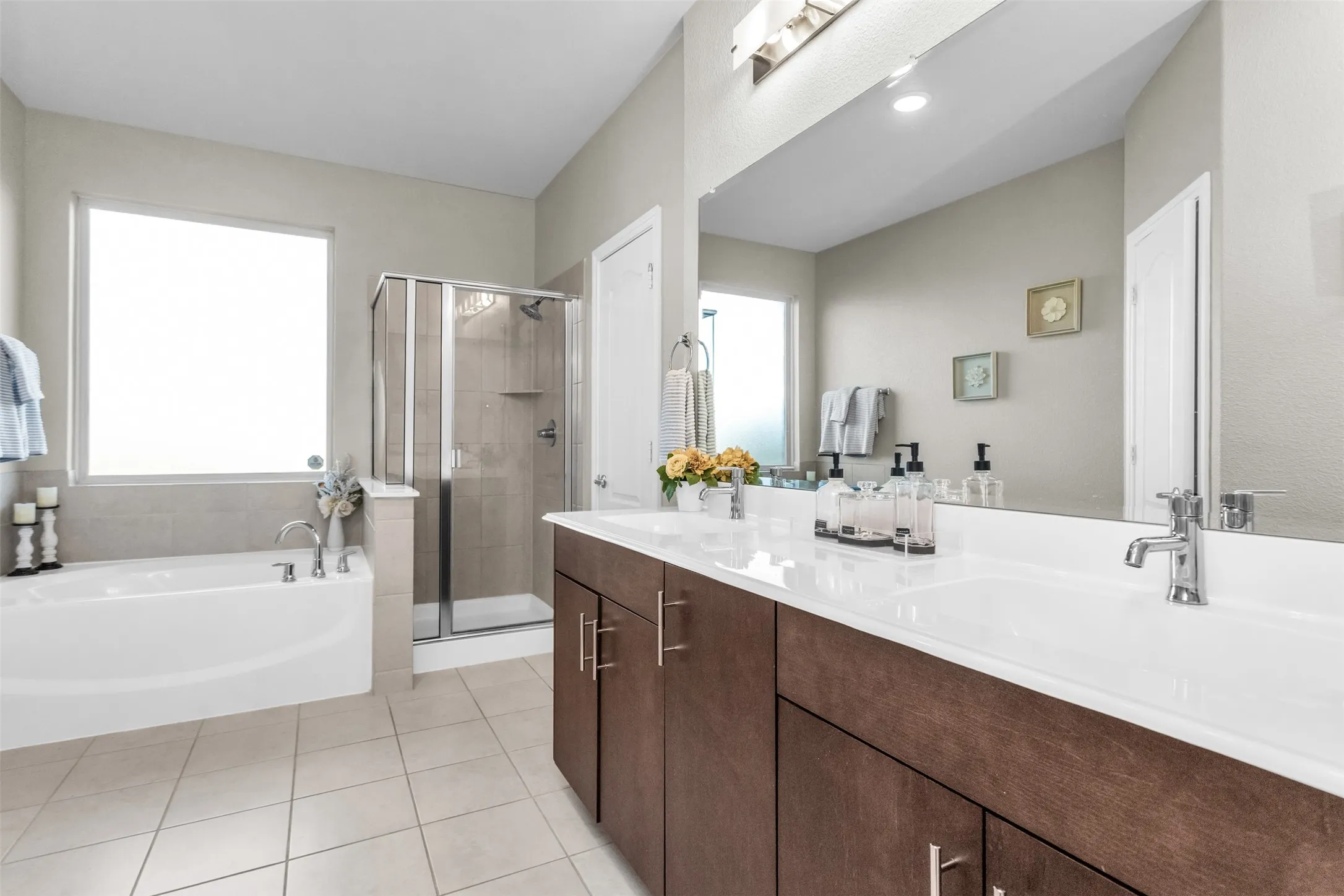 Single Family Residence For Sale in Dallas County , 529 Bermuda Avenue, Lancaster, Texas 75146, 5 Bedroom, 4 Bathroom, 2 Garage spaces, 3,106 Sqft, built in 2022, mls#21305053, Real Estate Agent in Lancaster, Homes For Sale in Dallas county, Homes For Sale in Lancaster, Realtor in Lancaster Texas, Real Estate Brokerage Independent Realty Texas, Luminita Cordes Realtor