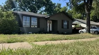 Single Family Residence For Sale in Johnson County , 821 College Street, Cleburne, Texas 76033, 3 Bedroom, 2 Bathroom, Garage spaces, 1,250 Sqft, built in 1944, mls#21324699, Real Estate Agent in Cleburne, Homes For Sale in Johnson county, Homes For Sale in Cleburne, Realtor in Cleburne Texas, Real Estate Brokerage Independent Realty Texas, Luminita Cordes Realtor