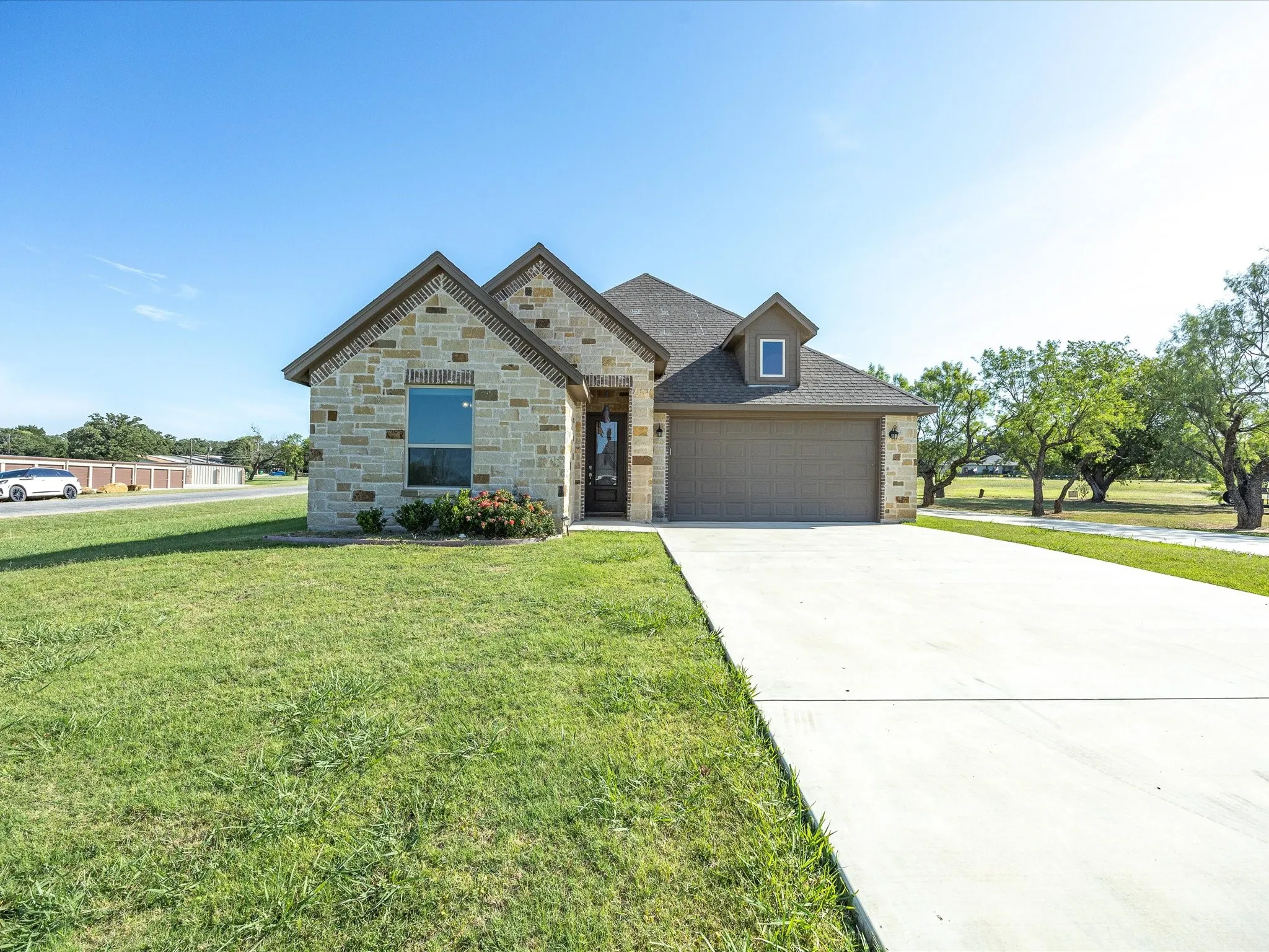 Single Family Residence For Sale in Wise County , 648 Half Moon Way, Runaway Bay, Texas 76426, 3 Bedroom, 2 Bathroom, 2 Garage spaces, 1,894 Sqft, built in 2022, mls#21324423, Real Estate Agent in Runaway Bay, Homes For Sale in Wise county, Homes For Sale in Runaway Bay, Realtor in Runaway Bay Texas, Real Estate Brokerage Independent Realty Texas, Luminita Cordes Realtor