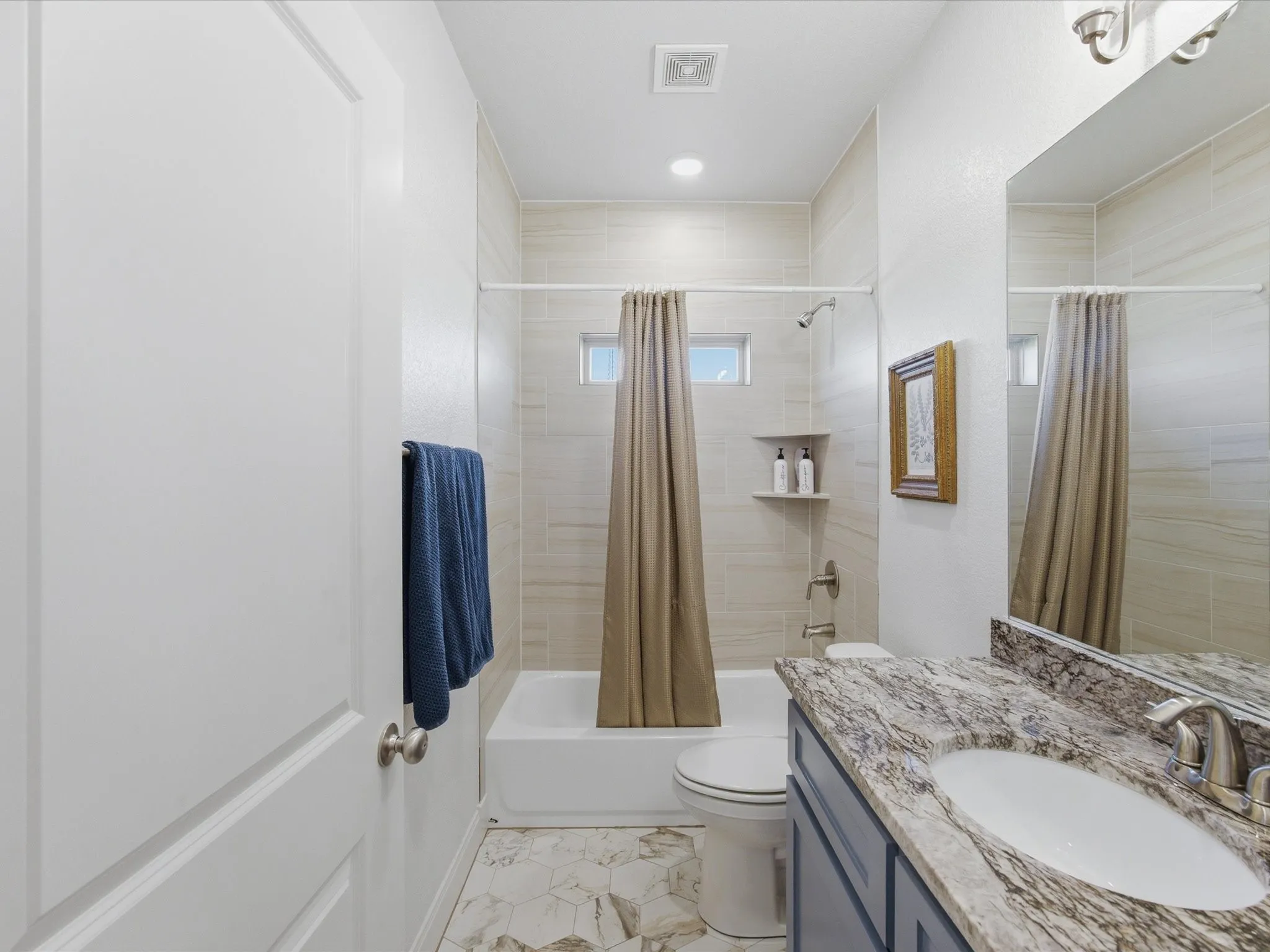 Single Family Residence For Sale in Wise County , 648 Half Moon Way, Runaway Bay, Texas 76426, 3 Bedroom, 2 Bathroom, 2 Garage spaces, 1,894 Sqft, built in 2022, mls#21324423, Real Estate Agent in Runaway Bay, Homes For Sale in Wise county, Homes For Sale in Runaway Bay, Realtor in Runaway Bay Texas, Real Estate Brokerage Independent Realty Texas, Luminita Cordes Realtor