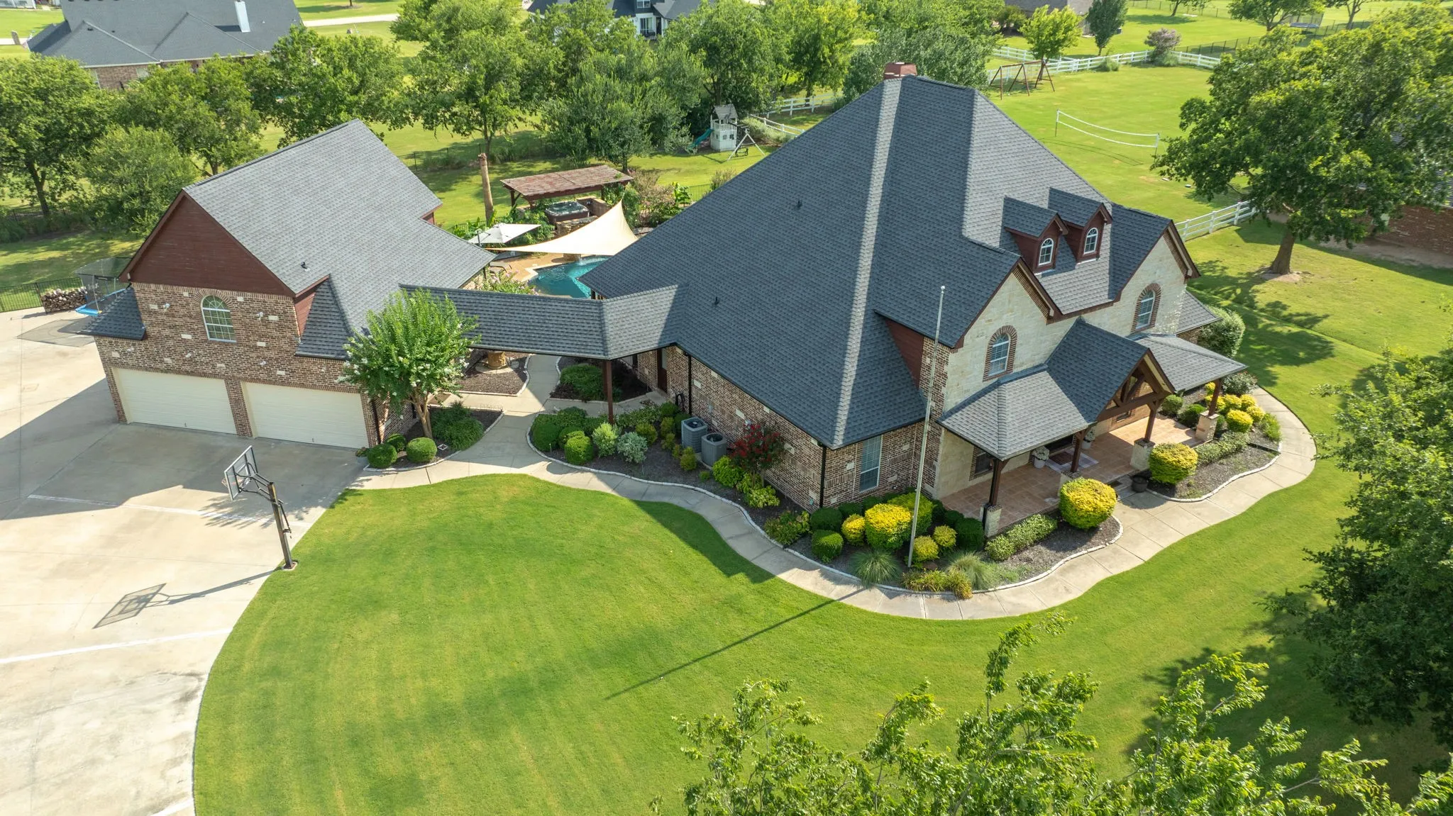 Single Family Residence For Sale in Rockwall County , 465 Equestrian Drive, Rockwall, Texas 75032, 5 Bedroom, 6 Bathroom, 4 Garage spaces, 5,535 Sqft, built in 2004, mls#21320671, Real Estate Agent in Rockwall, Homes For Sale in Rockwall county, Homes For Sale in Rockwall, Realtor in Rockwall Texas, Real Estate Brokerage Independent Realty Texas, Luminita Cordes Realtor