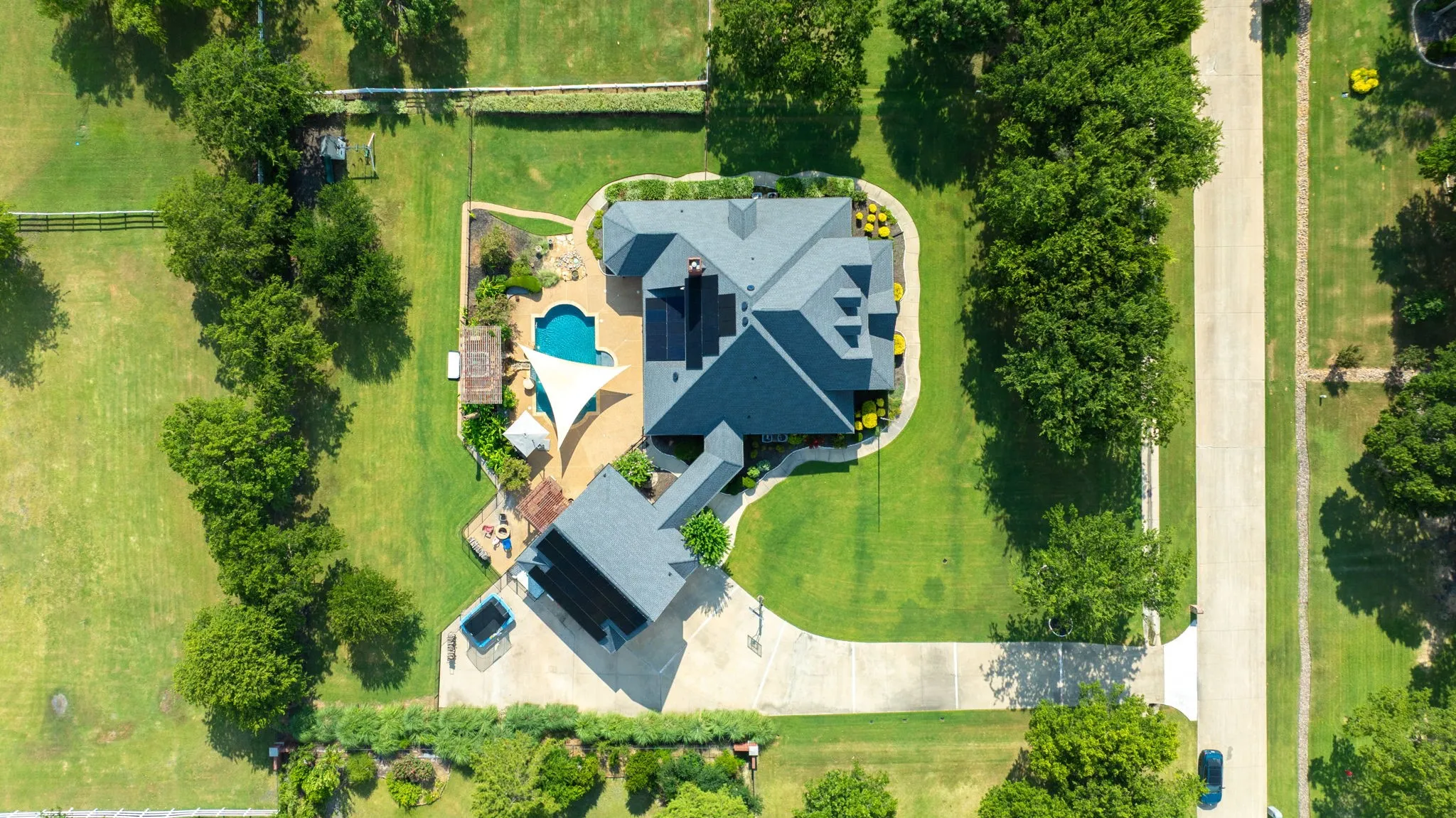 Single Family Residence For Sale in Rockwall County , 465 Equestrian Drive, Rockwall, Texas 75032, 5 Bedroom, 6 Bathroom, 4 Garage spaces, 5,535 Sqft, built in 2004, mls#21320671, Real Estate Agent in Rockwall, Homes For Sale in Rockwall county, Homes For Sale in Rockwall, Realtor in Rockwall Texas, Real Estate Brokerage Independent Realty Texas, Luminita Cordes Realtor