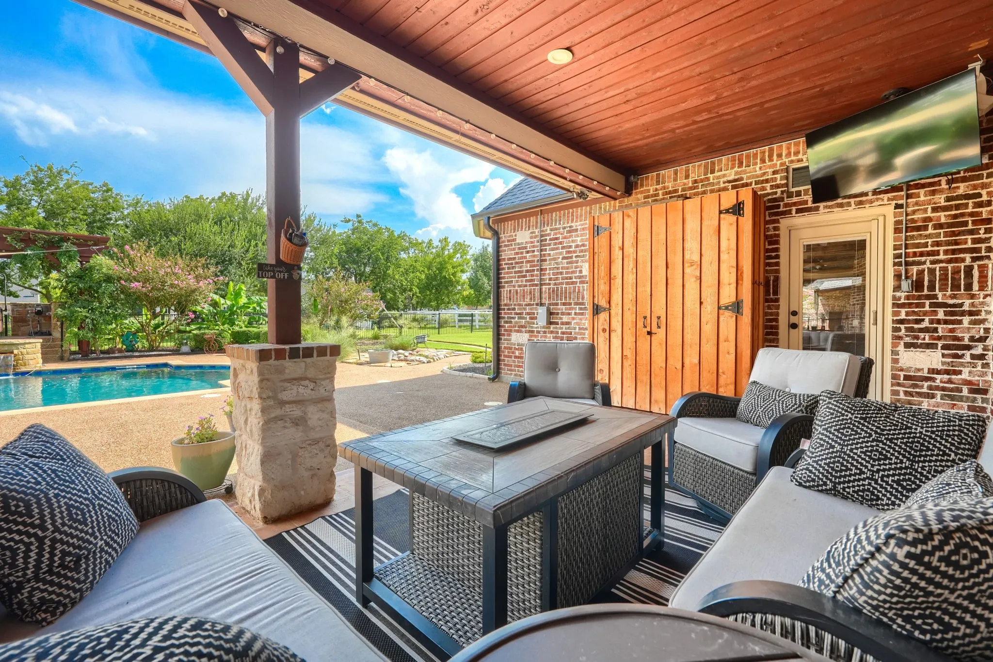 Single Family Residence For Sale in Rockwall County , 465 Equestrian Drive, Rockwall, Texas 75032, 5 Bedroom, 6 Bathroom, 4 Garage spaces, 5,535 Sqft, built in 2004, mls#21320671, Real Estate Agent in Rockwall, Homes For Sale in Rockwall county, Homes For Sale in Rockwall, Realtor in Rockwall Texas, Real Estate Brokerage Independent Realty Texas, Luminita Cordes Realtor