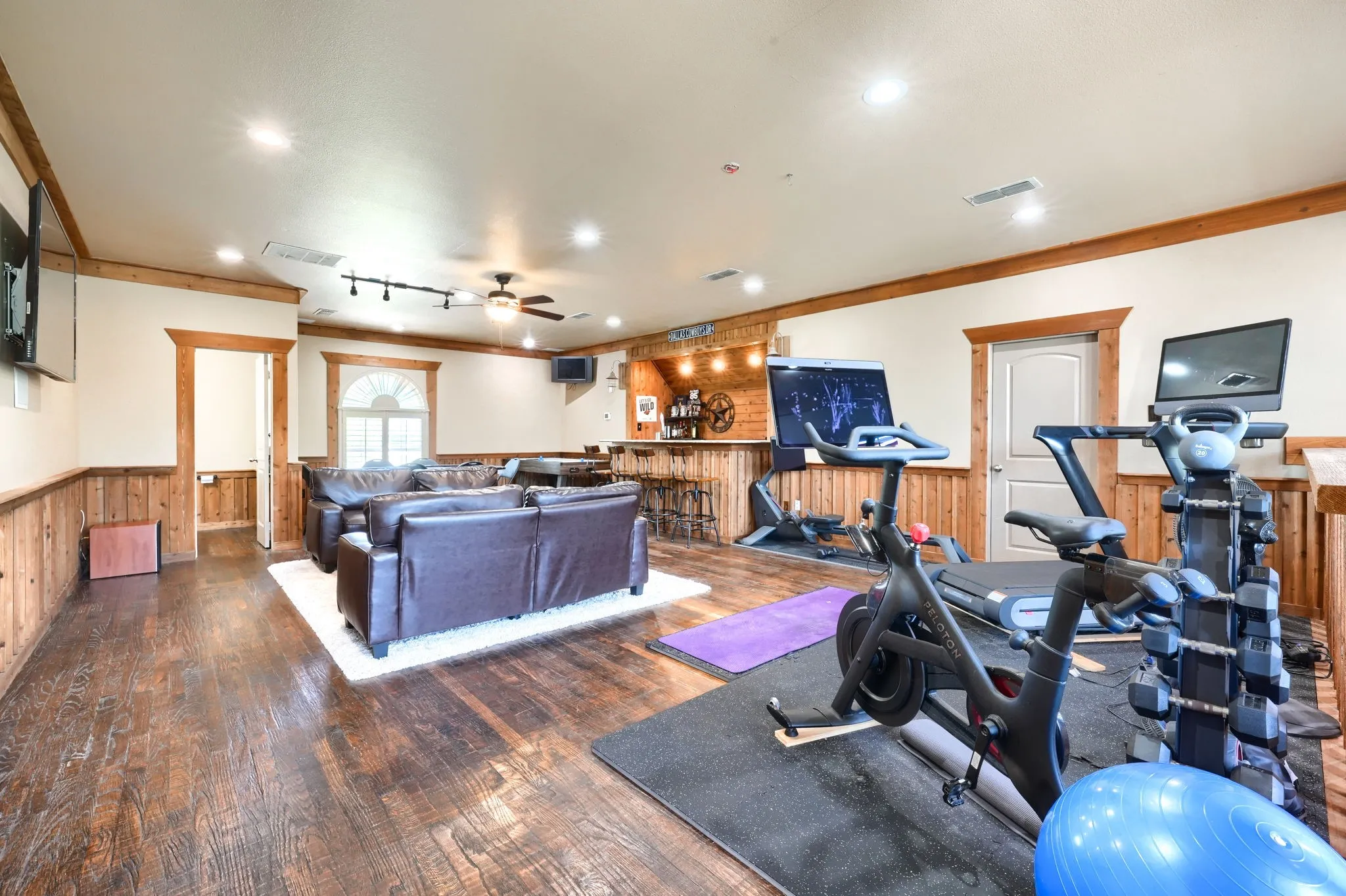 Single Family Residence For Sale in Rockwall County , 465 Equestrian Drive, Rockwall, Texas 75032, 5 Bedroom, 6 Bathroom, 4 Garage spaces, 5,535 Sqft, built in 2004, mls#21320671, Real Estate Agent in Rockwall, Homes For Sale in Rockwall county, Homes For Sale in Rockwall, Realtor in Rockwall Texas, Real Estate Brokerage Independent Realty Texas, Luminita Cordes Realtor