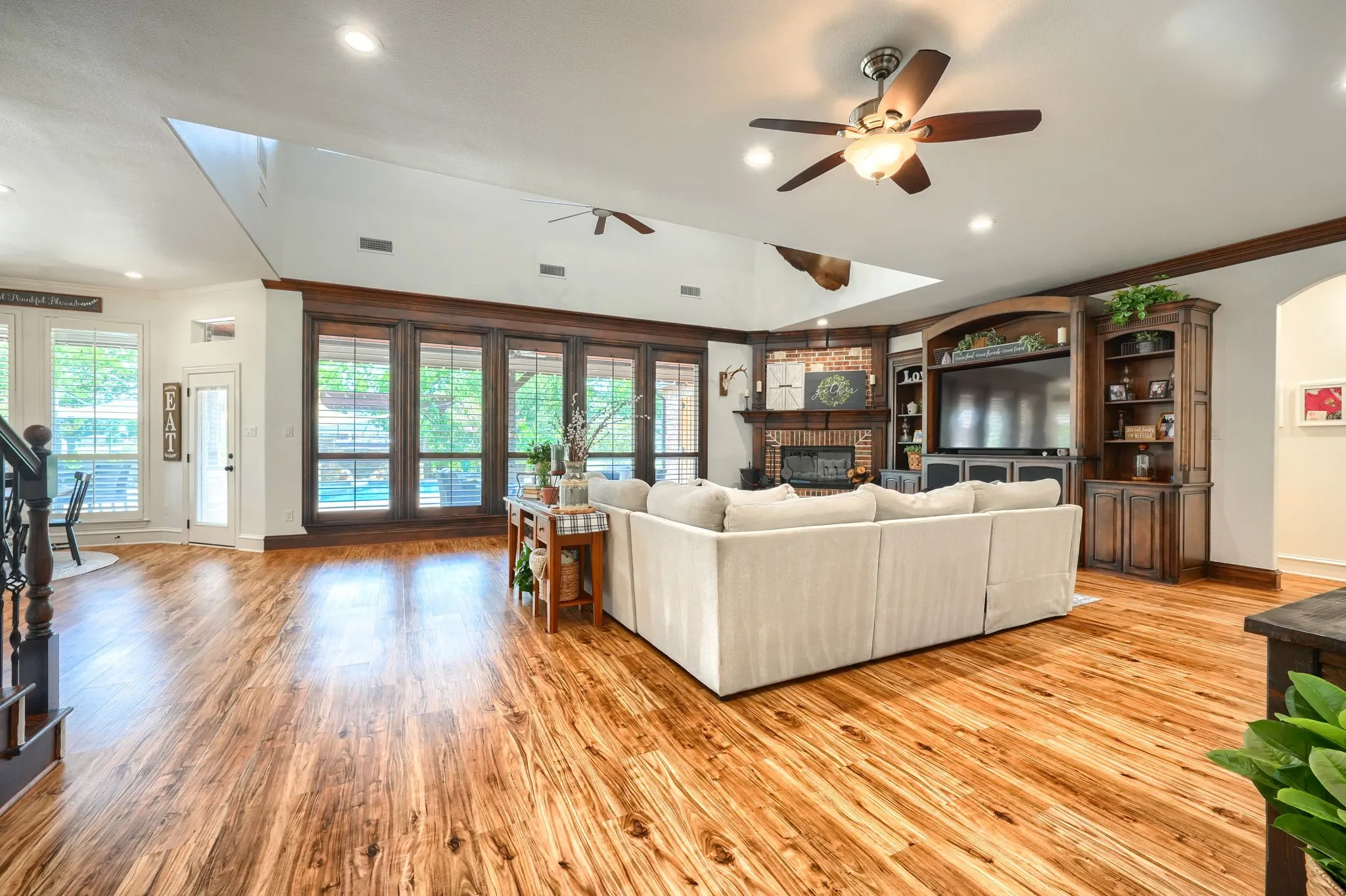 Single Family Residence For Sale in Rockwall County , 465 Equestrian Drive, Rockwall, Texas 75032, 5 Bedroom, 6 Bathroom, 4 Garage spaces, 5,535 Sqft, built in 2004, mls#21320671, Real Estate Agent in Rockwall, Homes For Sale in Rockwall county, Homes For Sale in Rockwall, Realtor in Rockwall Texas, Real Estate Brokerage Independent Realty Texas, Luminita Cordes Realtor