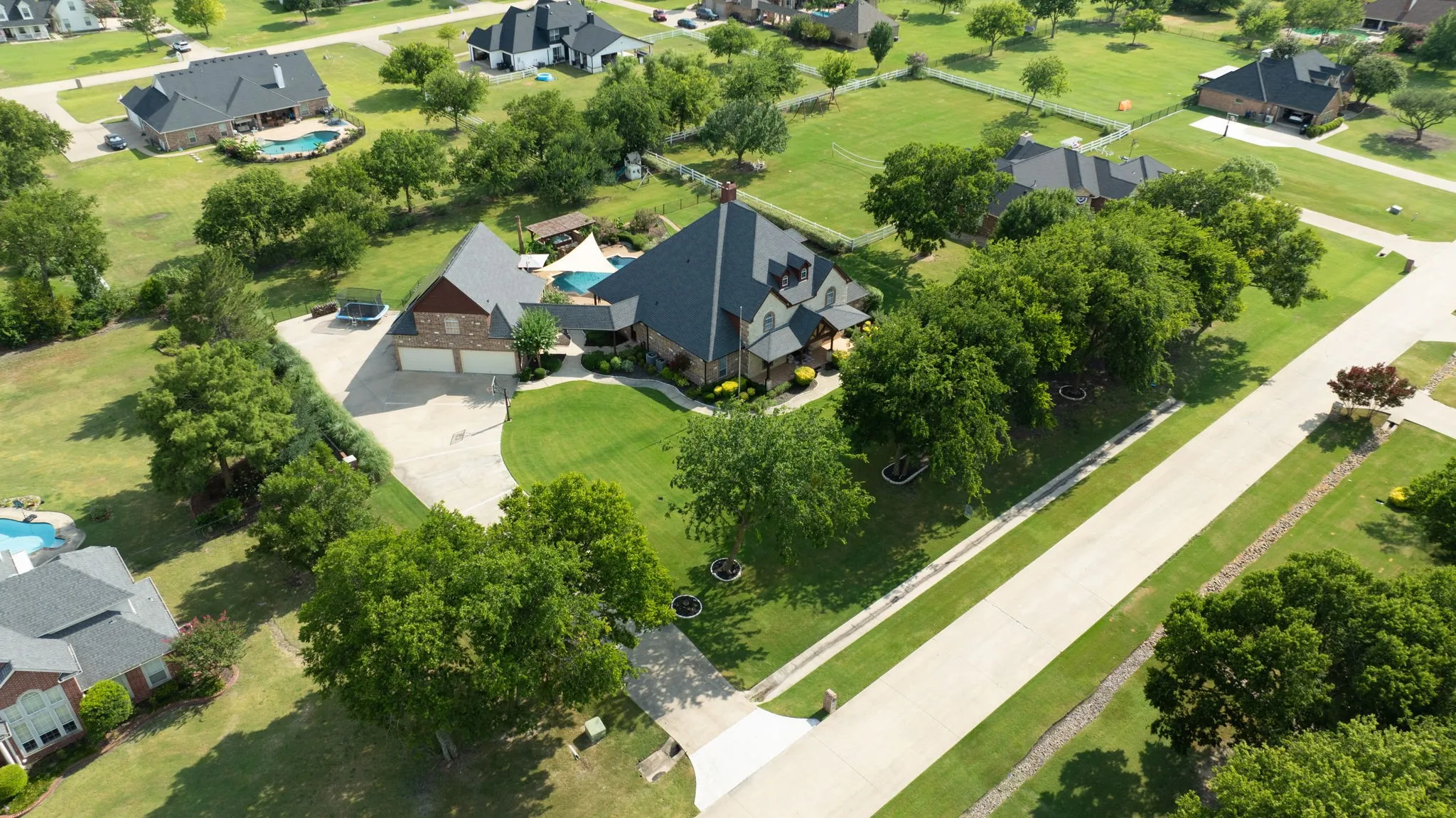 Single Family Residence For Sale in Rockwall County , 465 Equestrian Drive, Rockwall, Texas 75032, 5 Bedroom, 6 Bathroom, 4 Garage spaces, 5,535 Sqft, built in 2004, mls#21320671, Real Estate Agent in Rockwall, Homes For Sale in Rockwall county, Homes For Sale in Rockwall, Realtor in Rockwall Texas, Real Estate Brokerage Independent Realty Texas, Luminita Cordes Realtor