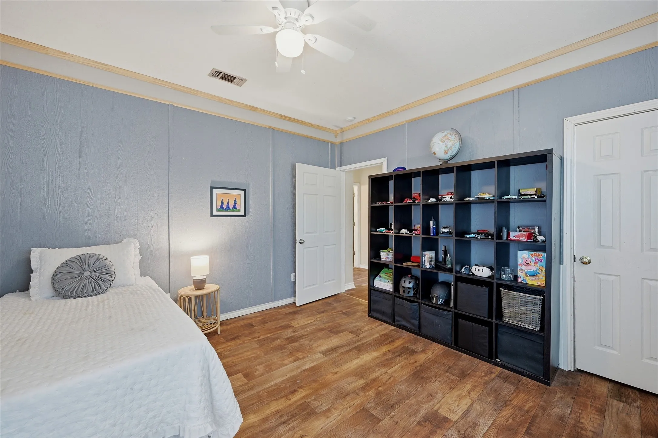 Single Family Residence For Sale in Fannin County , 221 W 5th Street, Bonham, Texas 75418, 6 Bedroom, 5 Bathroom, Garage spaces, 3,915 Sqft, built in 1930, mls#21323499, Real Estate Agent in Bonham, Homes For Sale in Fannin county, Homes For Sale in Bonham, Realtor in Bonham Texas, Real Estate Brokerage Independent Realty Texas, Luminita Cordes Realtor