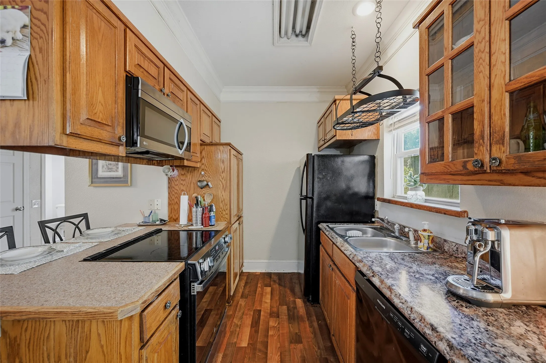 Single Family Residence For Sale in Fannin County , 221 W 5th Street, Bonham, Texas 75418, 6 Bedroom, 5 Bathroom, Garage spaces, 3,915 Sqft, built in 1930, mls#21323499, Real Estate Agent in Bonham, Homes For Sale in Fannin county, Homes For Sale in Bonham, Realtor in Bonham Texas, Real Estate Brokerage Independent Realty Texas, Luminita Cordes Realtor