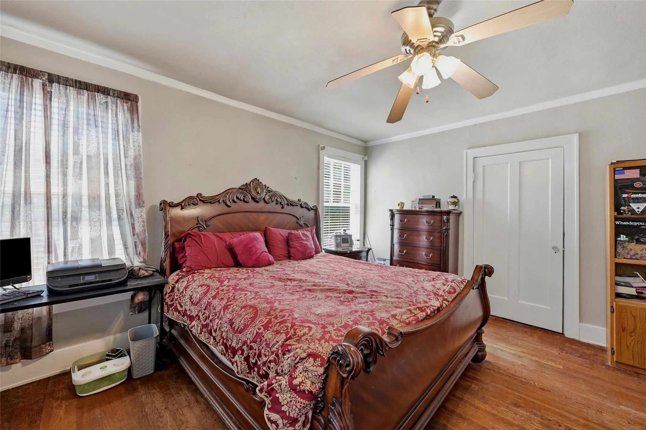 Single Family Residence For Sale in Fannin County , 221 W 5th Street, Bonham, Texas 75418, 6 Bedroom, 5 Bathroom, Garage spaces, 3,915 Sqft, built in 1930, mls#21323499, Real Estate Agent in Bonham, Homes For Sale in Fannin county, Homes For Sale in Bonham, Realtor in Bonham Texas, Real Estate Brokerage Independent Realty Texas, Luminita Cordes Realtor