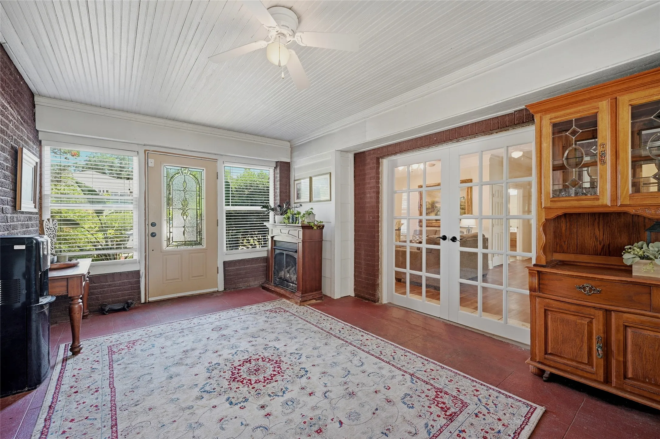 Single Family Residence For Sale in Fannin County , 221 W 5th Street, Bonham, Texas 75418, 6 Bedroom, 5 Bathroom, Garage spaces, 3,915 Sqft, built in 1930, mls#21323499, Real Estate Agent in Bonham, Homes For Sale in Fannin county, Homes For Sale in Bonham, Realtor in Bonham Texas, Real Estate Brokerage Independent Realty Texas, Luminita Cordes Realtor