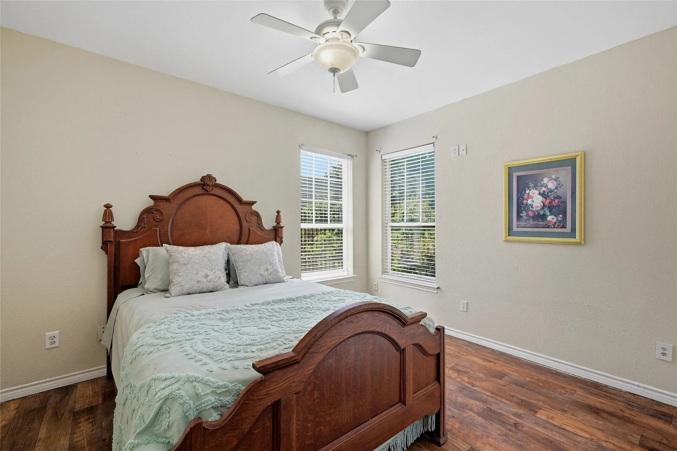 Single Family Residence For Sale in Fannin County , 221 W 5th Street, Bonham, Texas 75418, 6 Bedroom, 5 Bathroom, Garage spaces, 3,915 Sqft, built in 1930, mls#21323499, Real Estate Agent in Bonham, Homes For Sale in Fannin county, Homes For Sale in Bonham, Realtor in Bonham Texas, Real Estate Brokerage Independent Realty Texas, Luminita Cordes Realtor