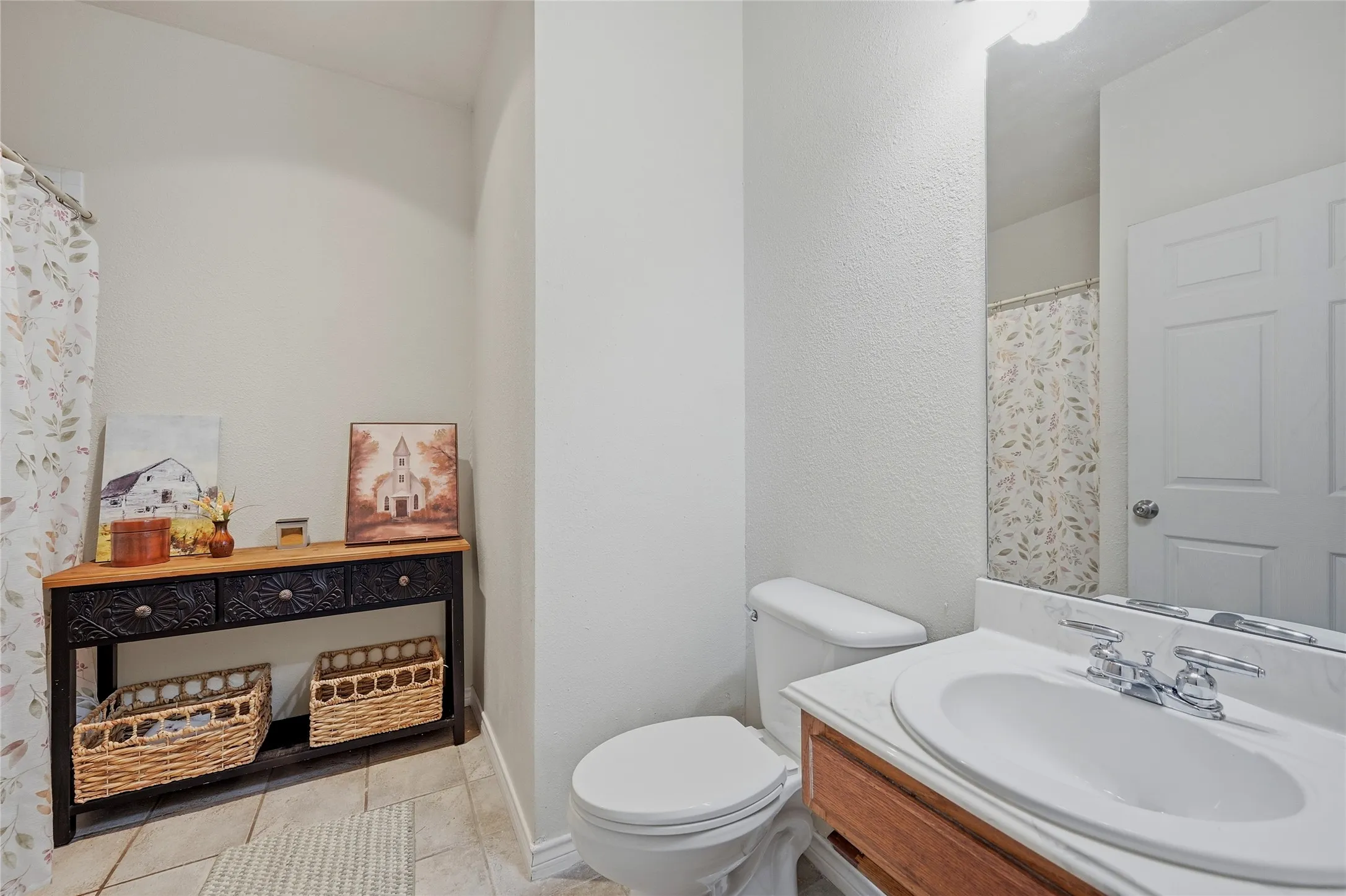 Single Family Residence For Sale in Fannin County , 221 W 5th Street, Bonham, Texas 75418, 6 Bedroom, 5 Bathroom, Garage spaces, 3,915 Sqft, built in 1930, mls#21323499, Real Estate Agent in Bonham, Homes For Sale in Fannin county, Homes For Sale in Bonham, Realtor in Bonham Texas, Real Estate Brokerage Independent Realty Texas, Luminita Cordes Realtor