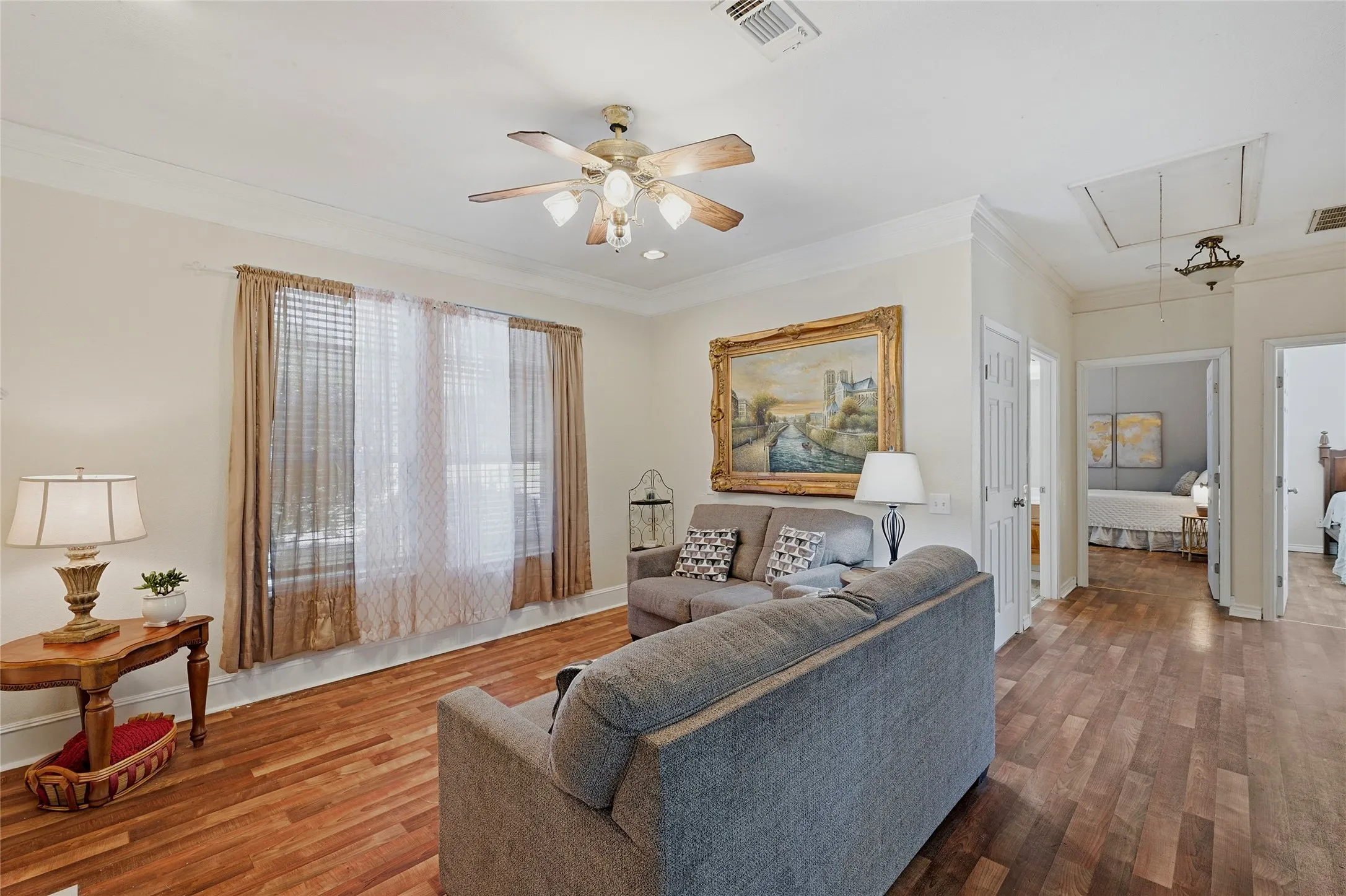 Single Family Residence For Sale in Fannin County , 221 W 5th Street, Bonham, Texas 75418, 6 Bedroom, 5 Bathroom, Garage spaces, 3,915 Sqft, built in 1930, mls#21323499, Real Estate Agent in Bonham, Homes For Sale in Fannin county, Homes For Sale in Bonham, Realtor in Bonham Texas, Real Estate Brokerage Independent Realty Texas, Luminita Cordes Realtor