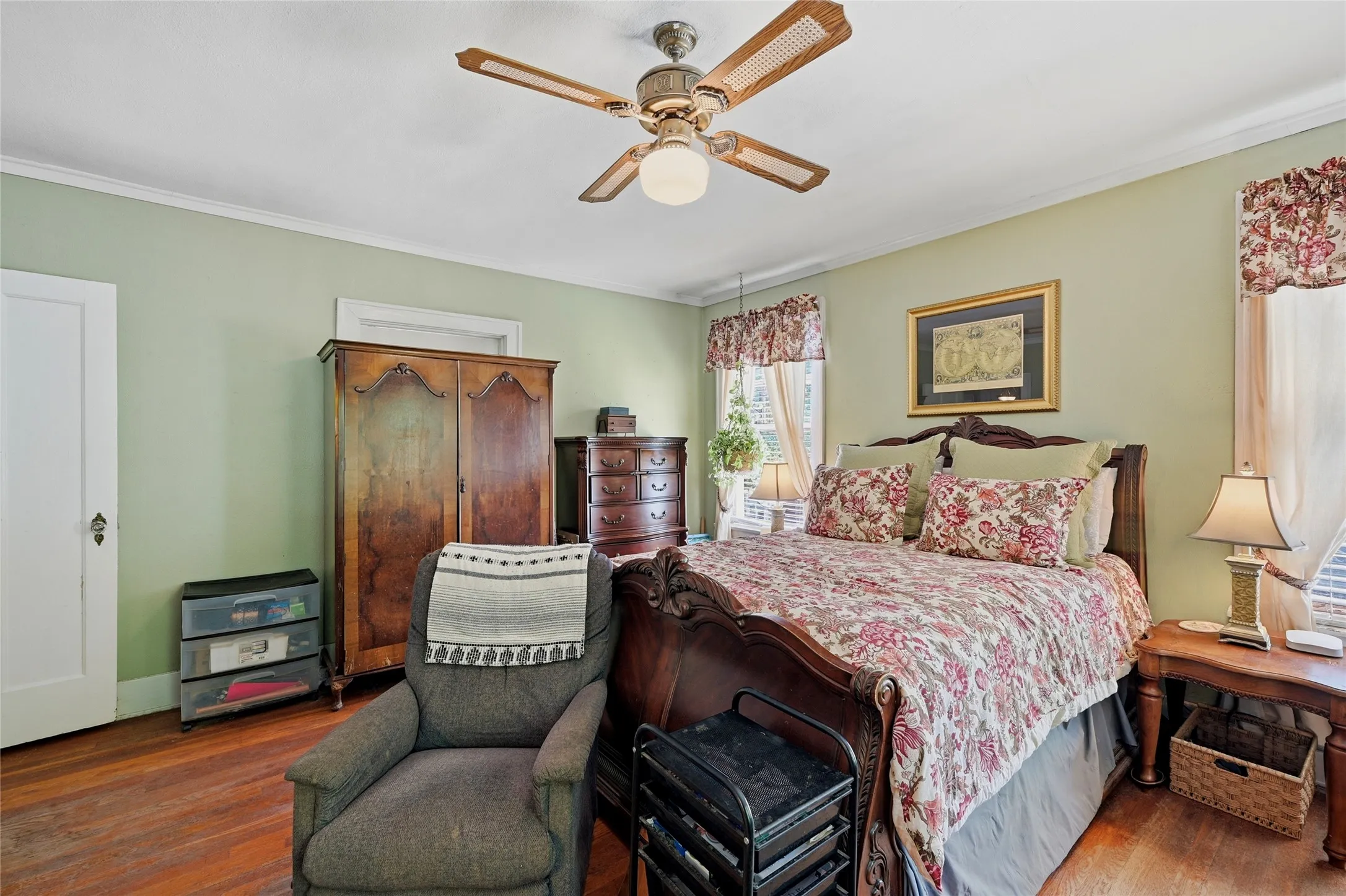 Single Family Residence For Sale in Fannin County , 221 W 5th Street, Bonham, Texas 75418, 6 Bedroom, 5 Bathroom, Garage spaces, 3,915 Sqft, built in 1930, mls#21323499, Real Estate Agent in Bonham, Homes For Sale in Fannin county, Homes For Sale in Bonham, Realtor in Bonham Texas, Real Estate Brokerage Independent Realty Texas, Luminita Cordes Realtor
