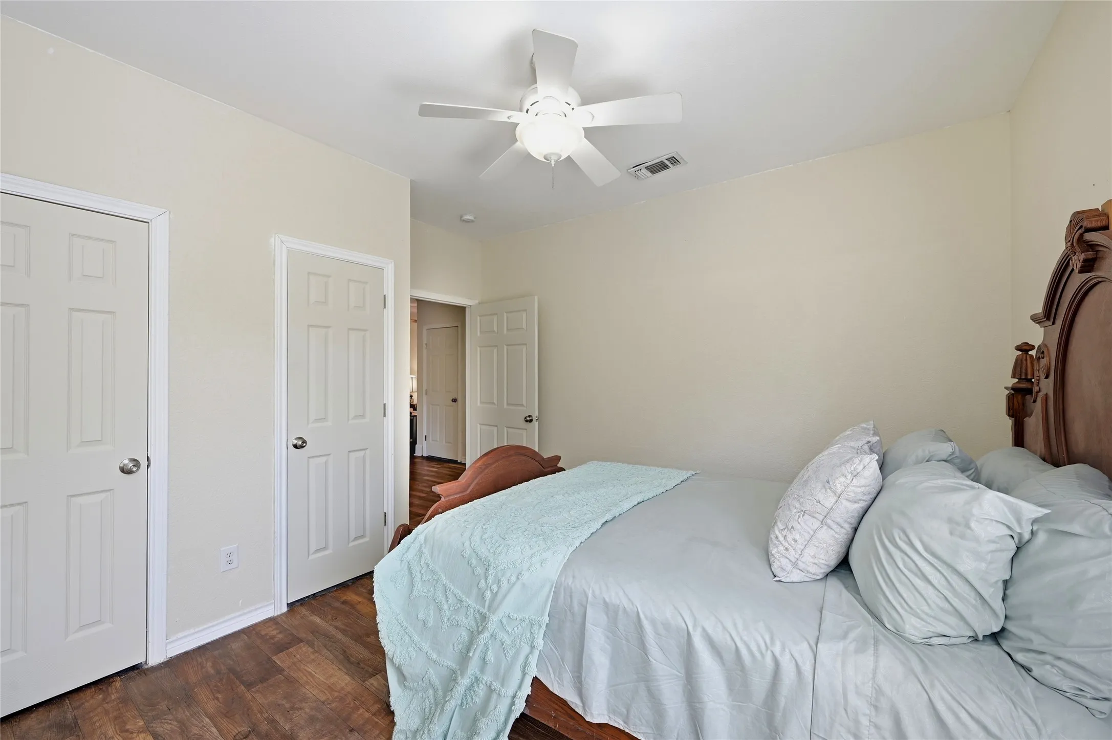 Single Family Residence For Sale in Fannin County , 221 W 5th Street, Bonham, Texas 75418, 6 Bedroom, 5 Bathroom, Garage spaces, 3,915 Sqft, built in 1930, mls#21323499, Real Estate Agent in Bonham, Homes For Sale in Fannin county, Homes For Sale in Bonham, Realtor in Bonham Texas, Real Estate Brokerage Independent Realty Texas, Luminita Cordes Realtor