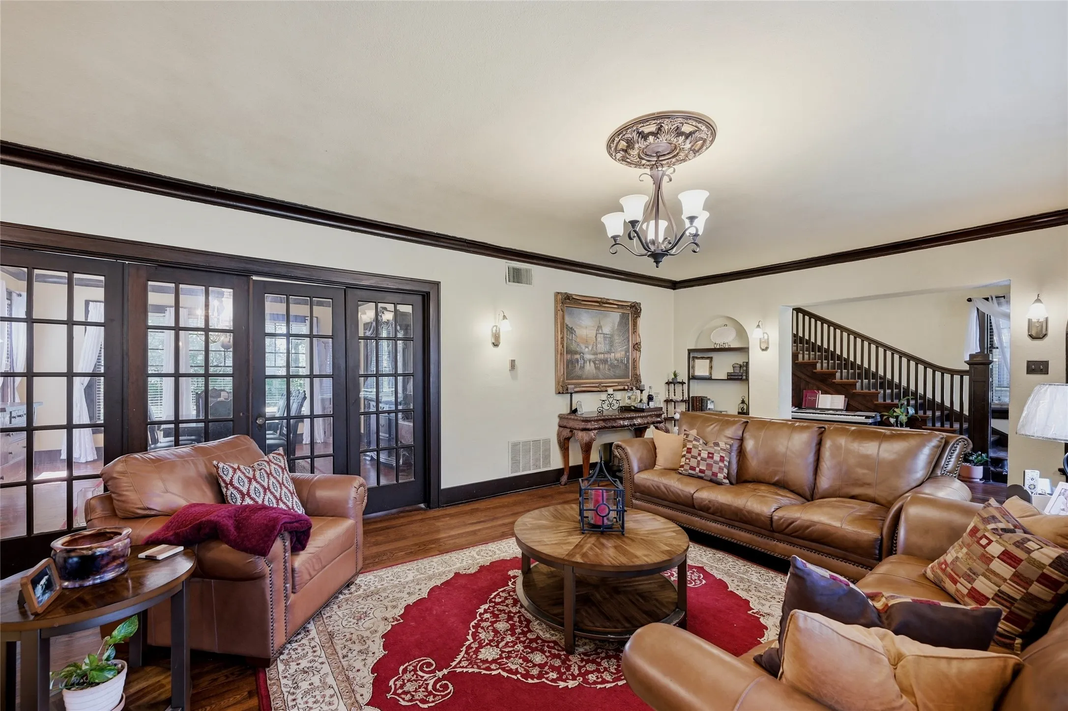 Single Family Residence For Sale in Fannin County , 221 W 5th Street, Bonham, Texas 75418, 6 Bedroom, 5 Bathroom, Garage spaces, 3,915 Sqft, built in 1930, mls#21323499, Real Estate Agent in Bonham, Homes For Sale in Fannin county, Homes For Sale in Bonham, Realtor in Bonham Texas, Real Estate Brokerage Independent Realty Texas, Luminita Cordes Realtor
