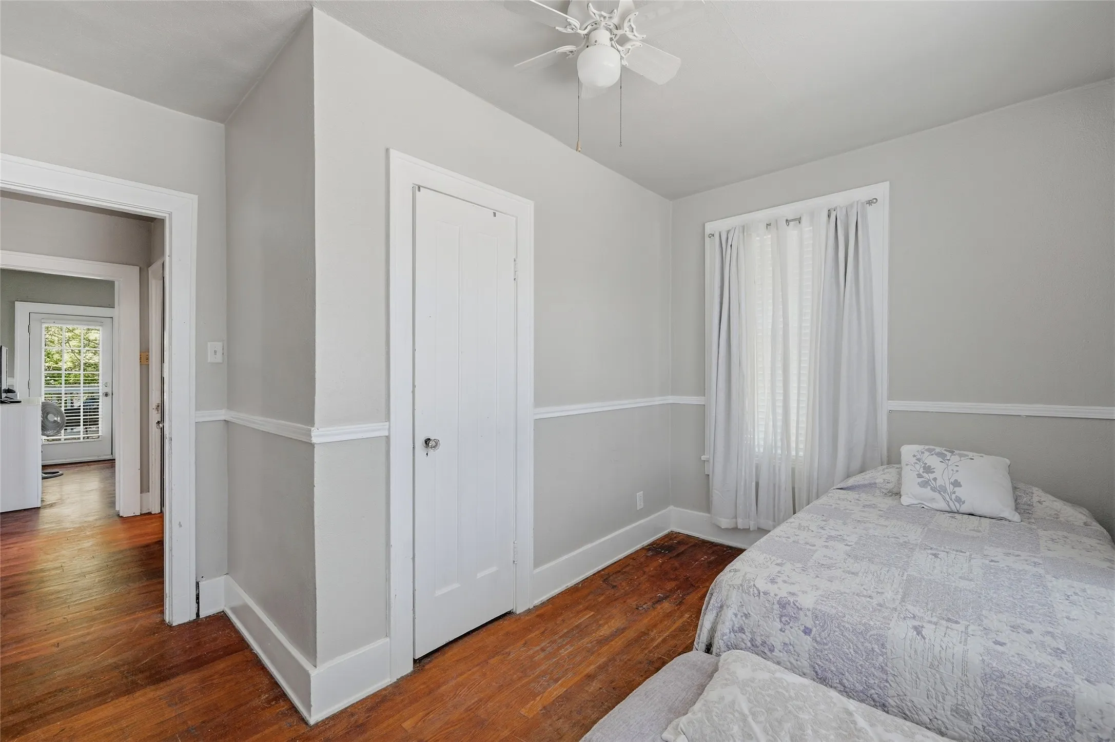 Single Family Residence For Sale in Fannin County , 221 W 5th Street, Bonham, Texas 75418, 6 Bedroom, 5 Bathroom, Garage spaces, 3,915 Sqft, built in 1930, mls#21323499, Real Estate Agent in Bonham, Homes For Sale in Fannin county, Homes For Sale in Bonham, Realtor in Bonham Texas, Real Estate Brokerage Independent Realty Texas, Luminita Cordes Realtor
